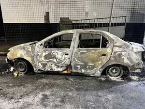 Este es otro de los autos que sufrió destrozos debido a los desmanes generados por hinchas del Santos.