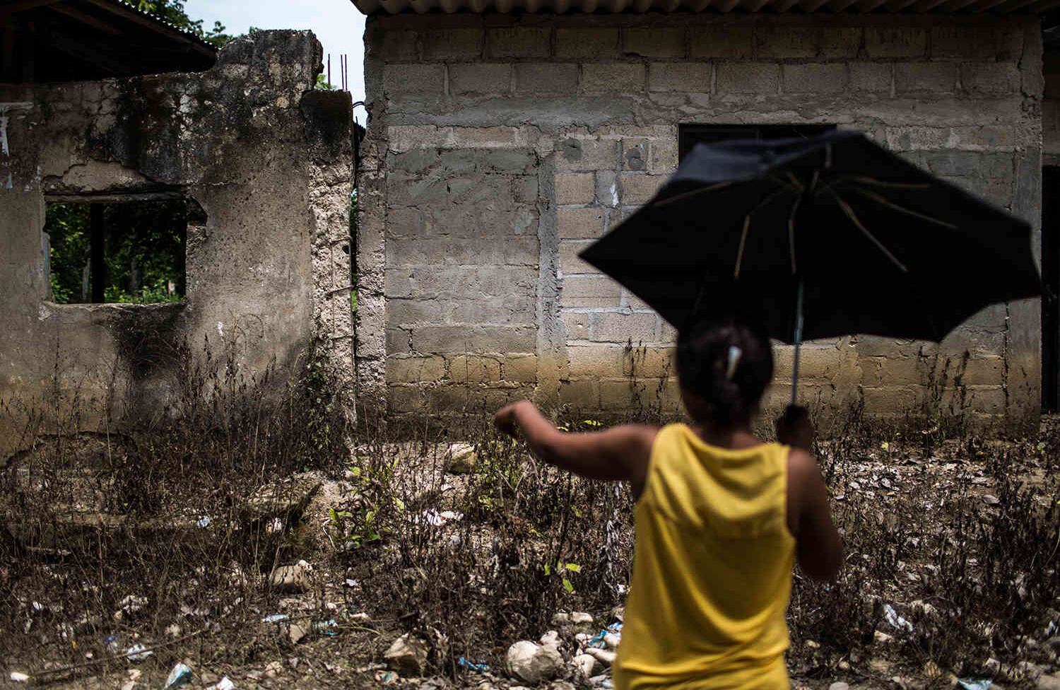  En el 2002 después de una serie de masacres en los Montes de María, hubo un desplazamiento masivo. Algunas familias no regresaron y sus casas se mantienen desocupadas. Foto: Mauricio Morales.