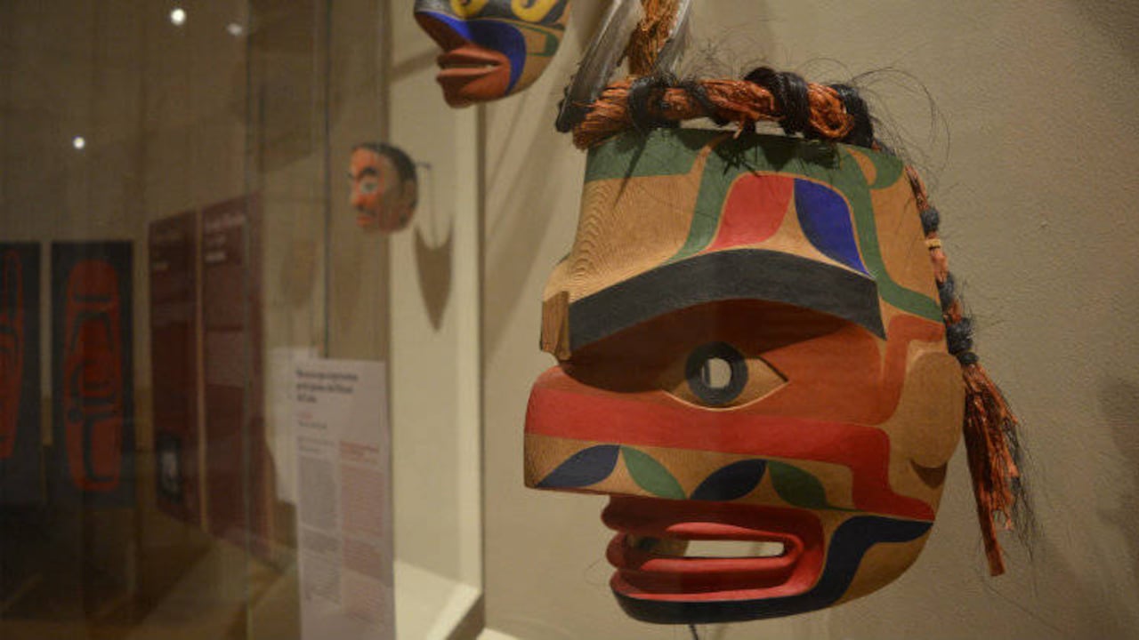 Pieza de la exposición Primeras Naciones de Canadá. Culturas y artes vivas. Cortesía Divulgación Subgerencia Cultural Banrep.