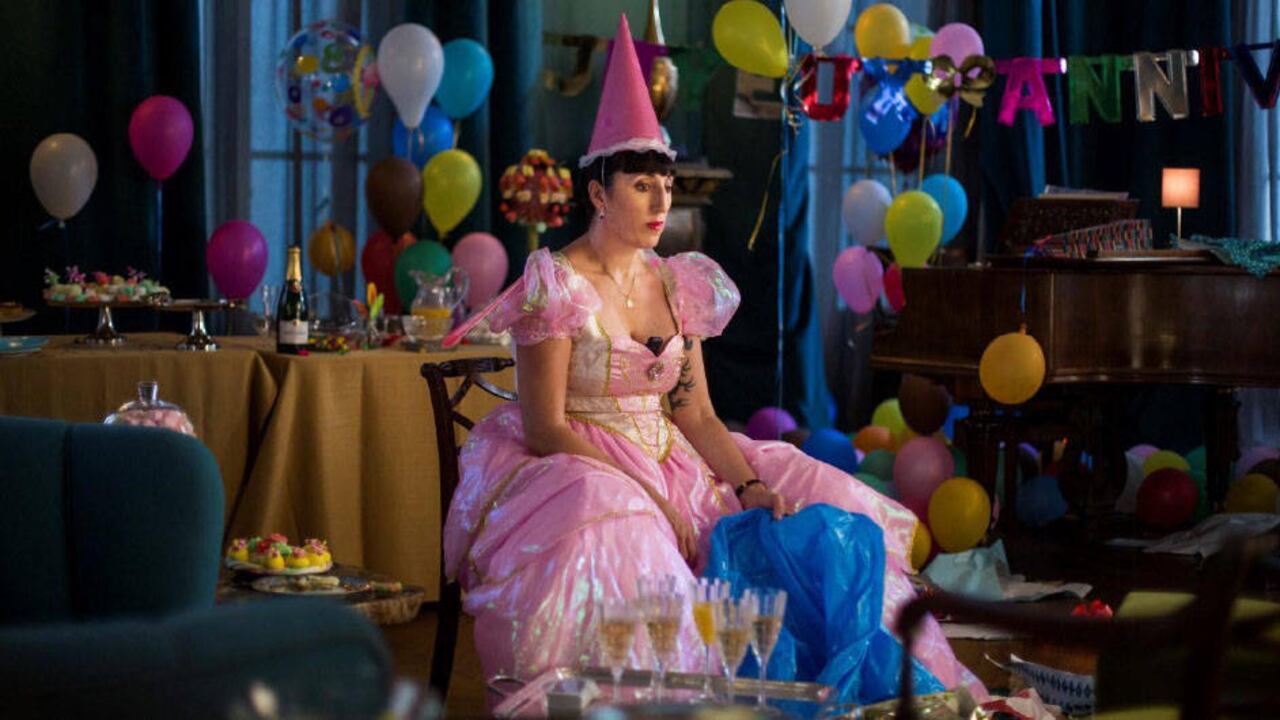 ¿será que es de ese cine turístico global que se sitúa en ciudades famosas de las que no puede decir nada por timidez, ignorancia o simple falta de curiosidad?