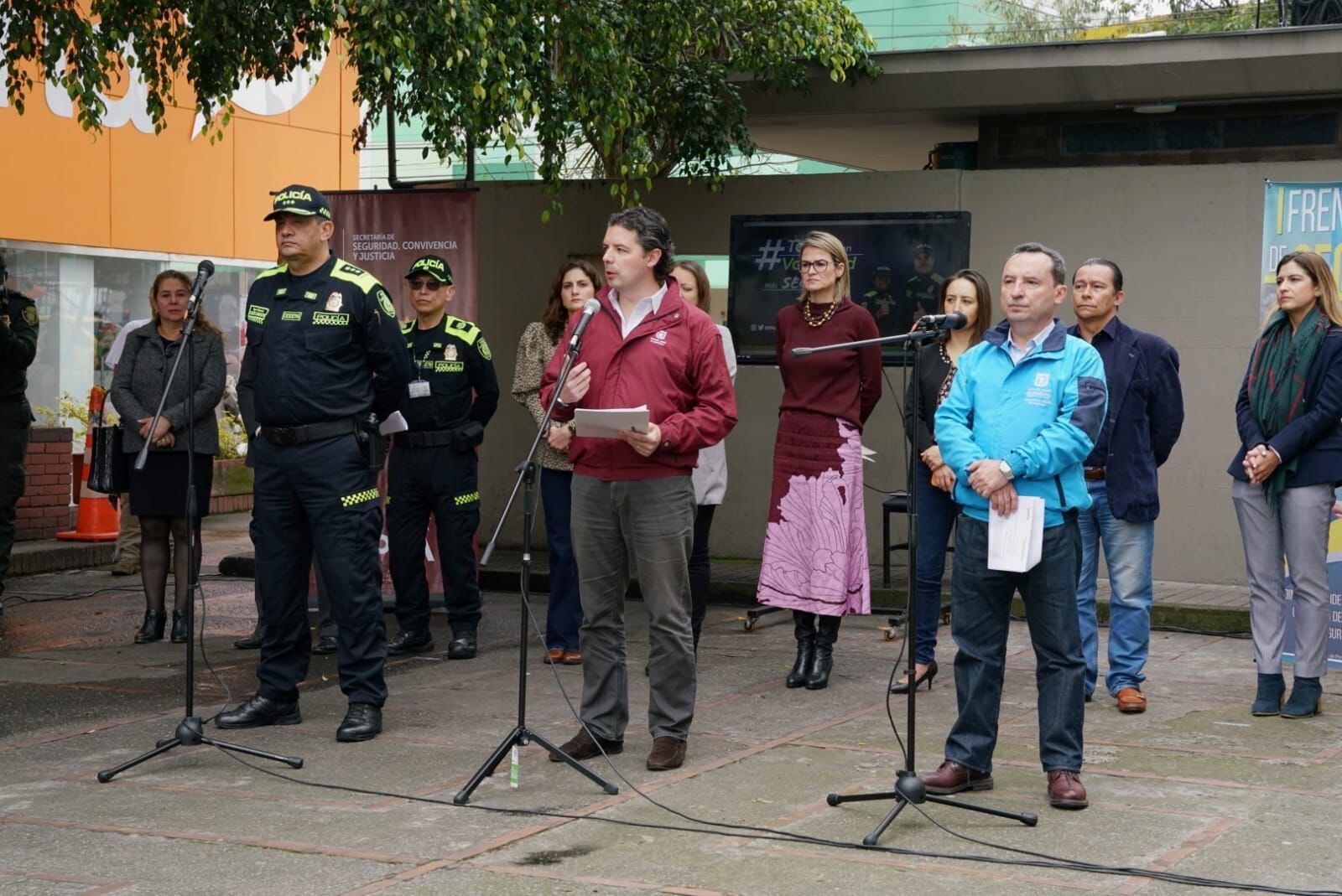 Los secretarios de Seguridad y Salud y el comandante de la Policía Metropolitana de Bogotá explicaron los detalles de cómo se ejecutará la campaña.