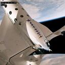 Esta imagen publicada por Virgin Galactic muestra la nave espacial Unity de la compañía durante la misión Unity 25 del 25 de mayo de 2023. Virgin Galactic llevó a cabo con éxito su primer vuelo espacial en casi dos años el 25 de mayo, dijo la compañía, después de un "período de mejora" para mejorar la seguridad de su flota. Era la quinta vez que la empresa de turismo espacial rozaba los límites del espacio, y ha sido anunciada como la prueba final antes de que puedan comenzar las operaciones comerciales a fines de junio, con miembros de la Fuerza Aérea Italiana como los primeros clientes que pagan. (Photo by Handout/ Virgin Galactic / AFP)