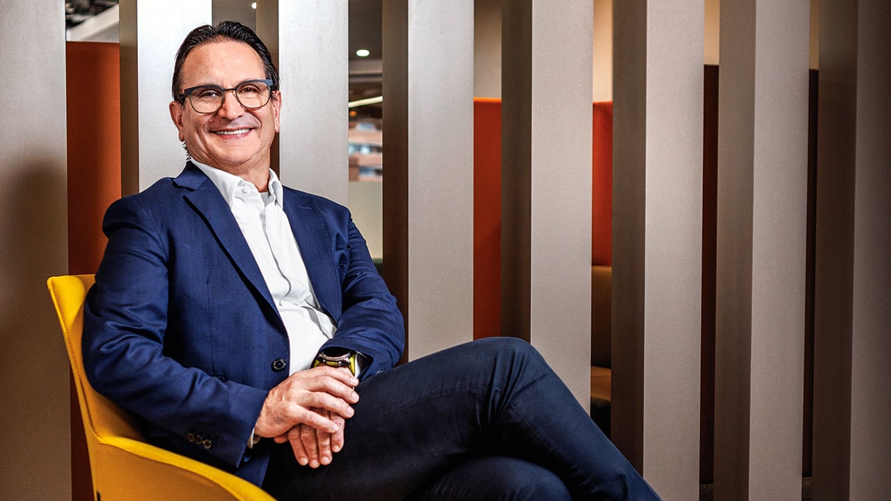 Juan Carlos Mora ve oportunidades de crédito en infraestructura, pues Colombia necesita invertir más en vías y en la construcción de hospitales y colegios.