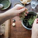 Esta hierba aromática ayuda a combatir cólicos y dolores de estómago, así como a regular el tránsito intestinal.