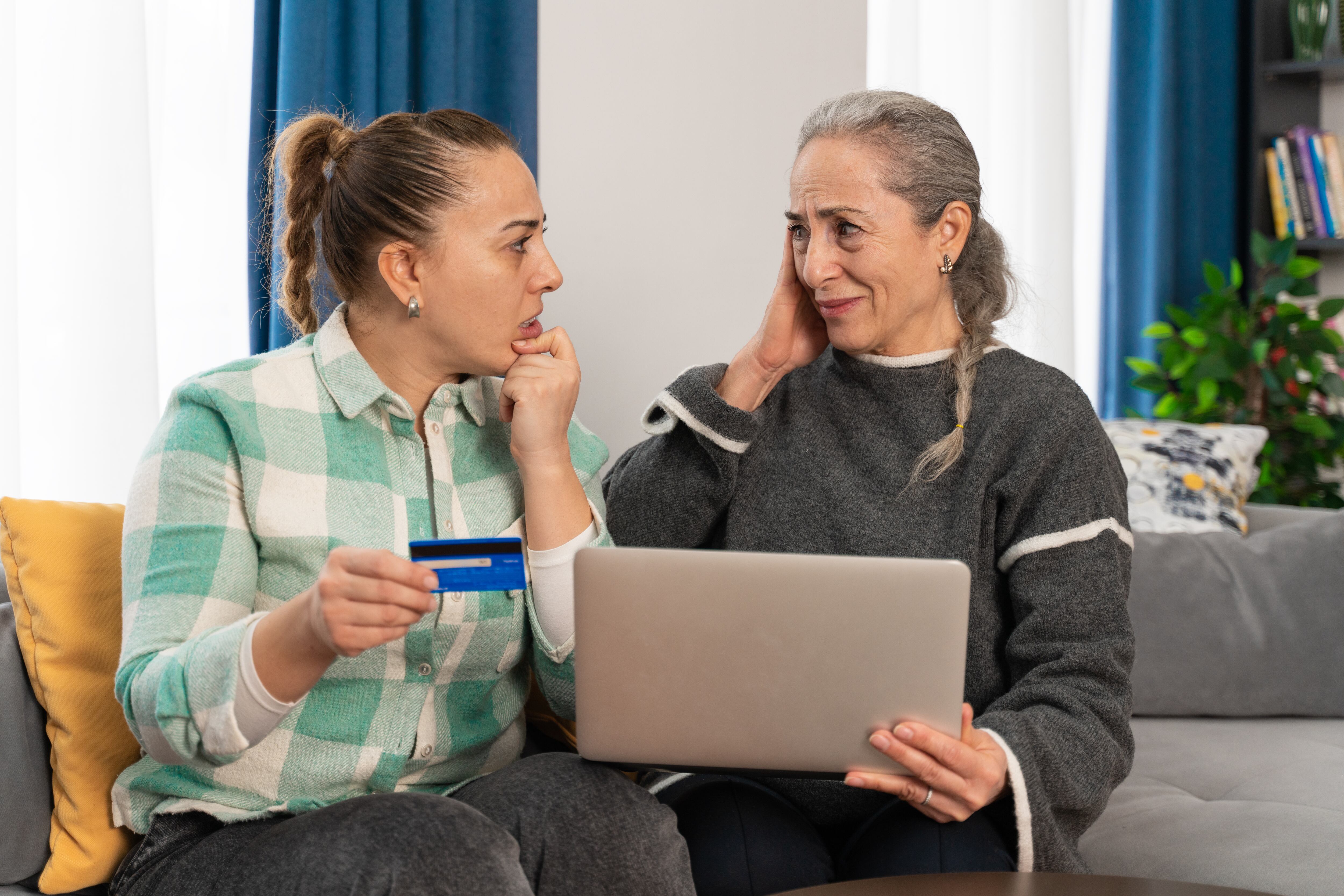 Los cibercriminales aprovechan las plataformas digitales para engañar a las personas.