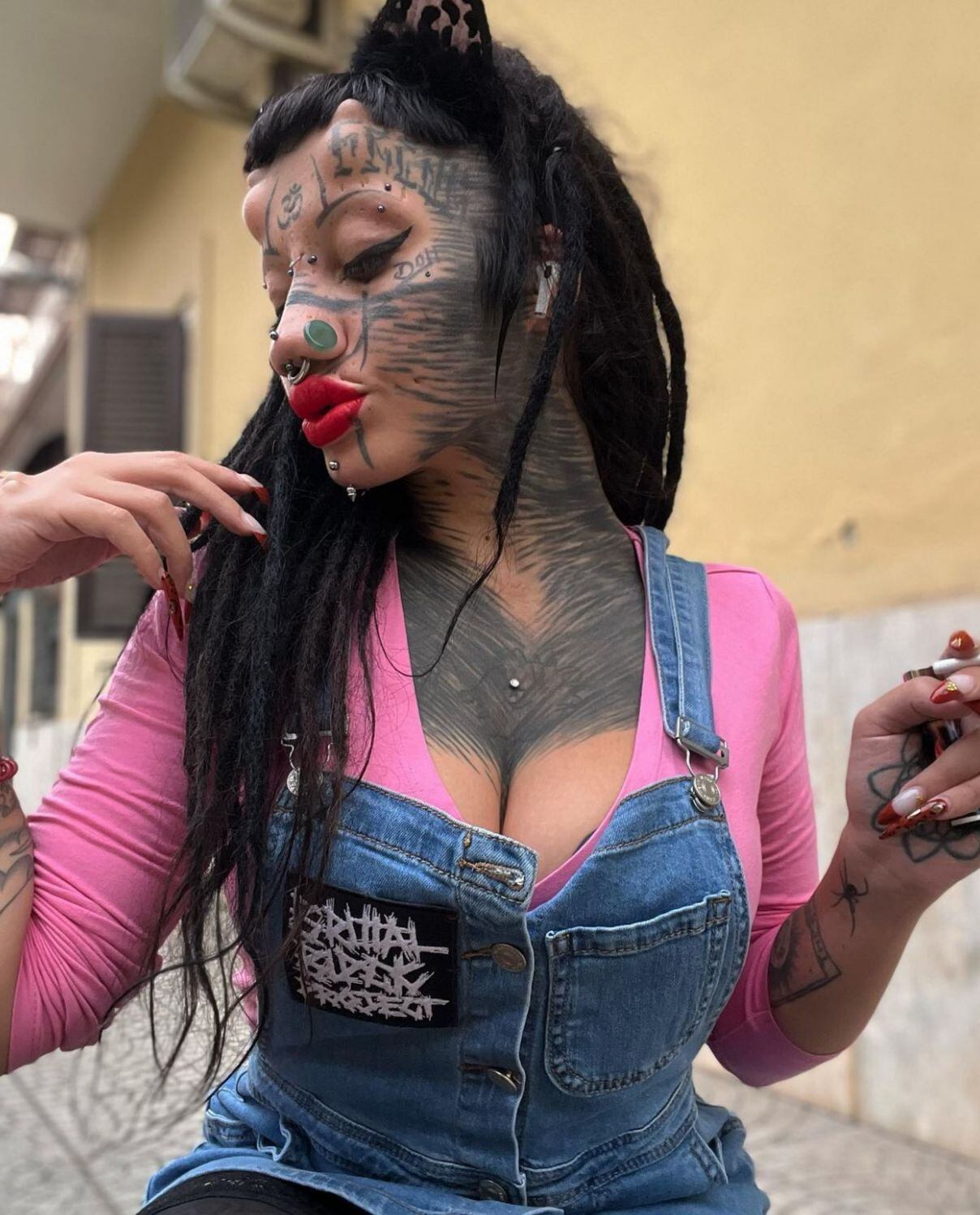 La fanática felina dijo que su disfraz permanente de Halloween