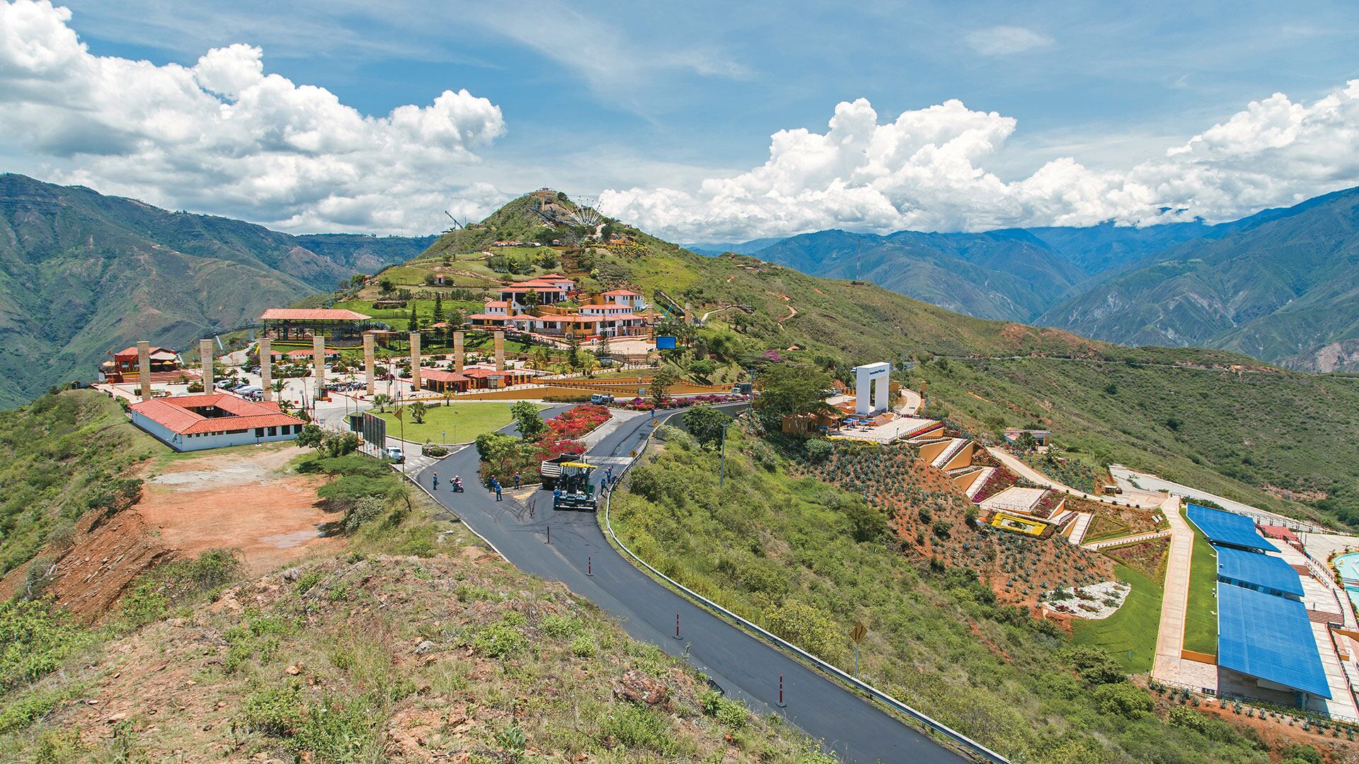 Hugo Aguilar fue el promotor
de Panachi, el Parque Nacional del
Chicamocha. Uno de los directores
se autodecretó una bonificación
mensual de 10 millones de pesos
adicional al sueldo.