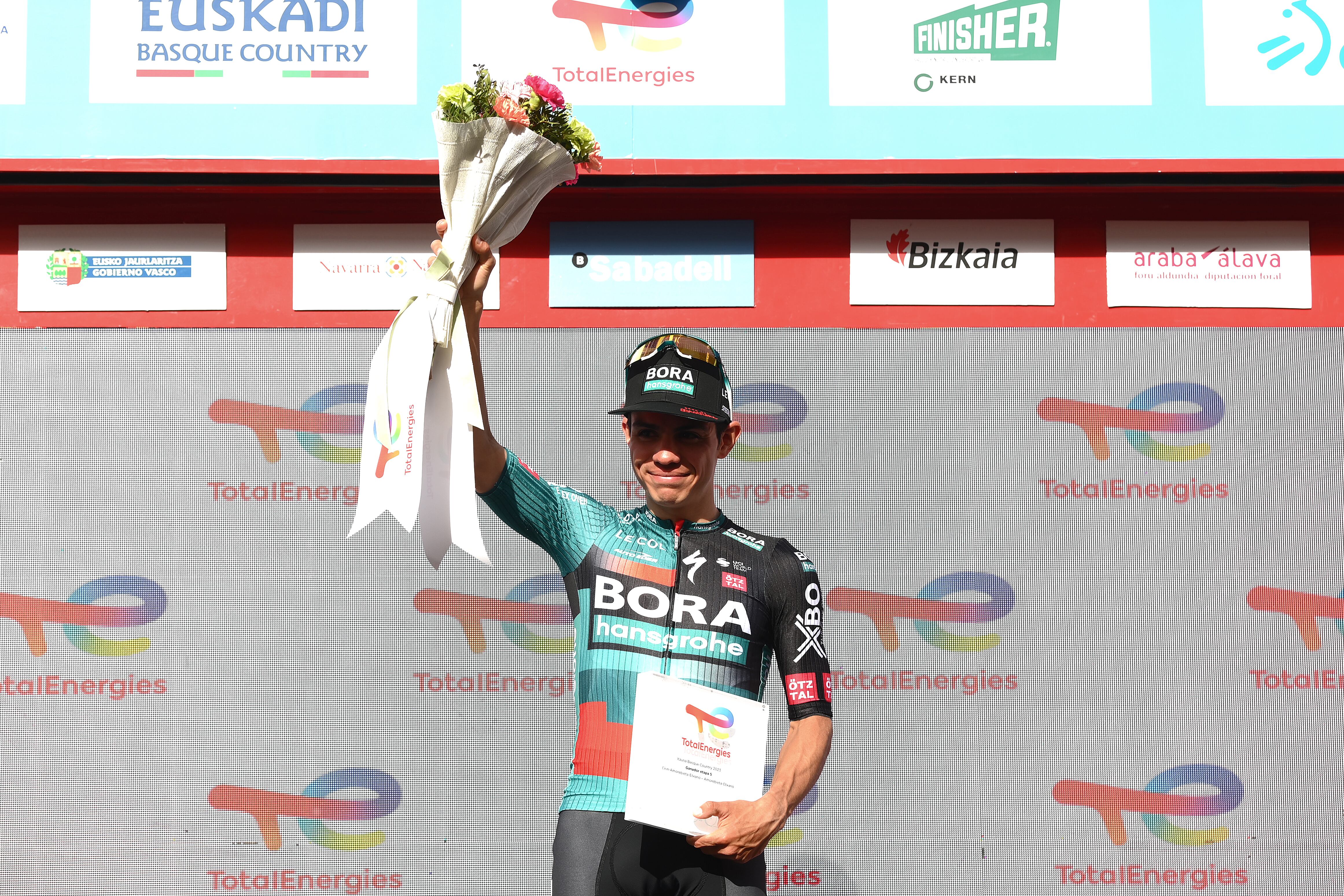 Sergio Higuita celebró por primera vez en 2023 un triunfo de etapa.