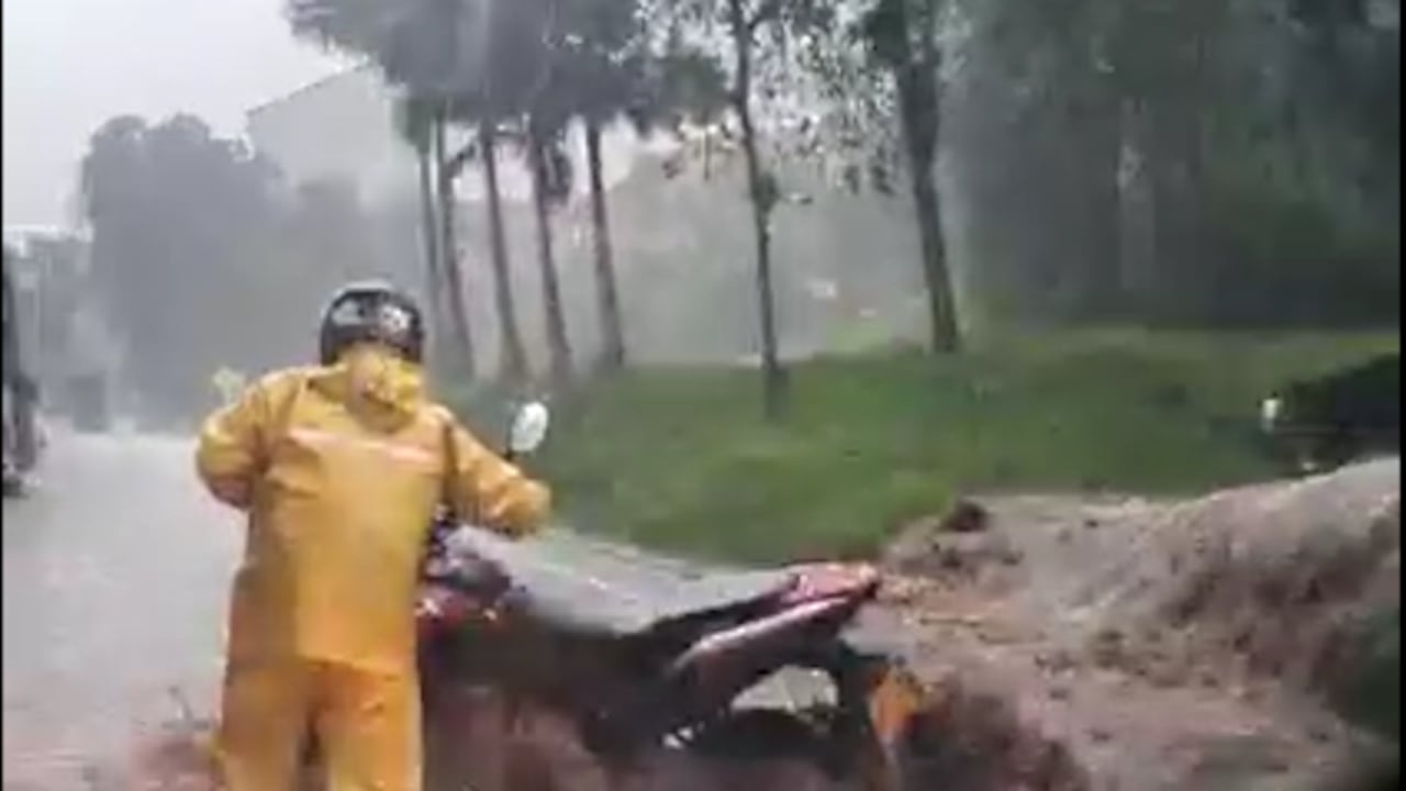 La situación se registró después de un fuerte aguacero que cayó en esa zona de la ciudad