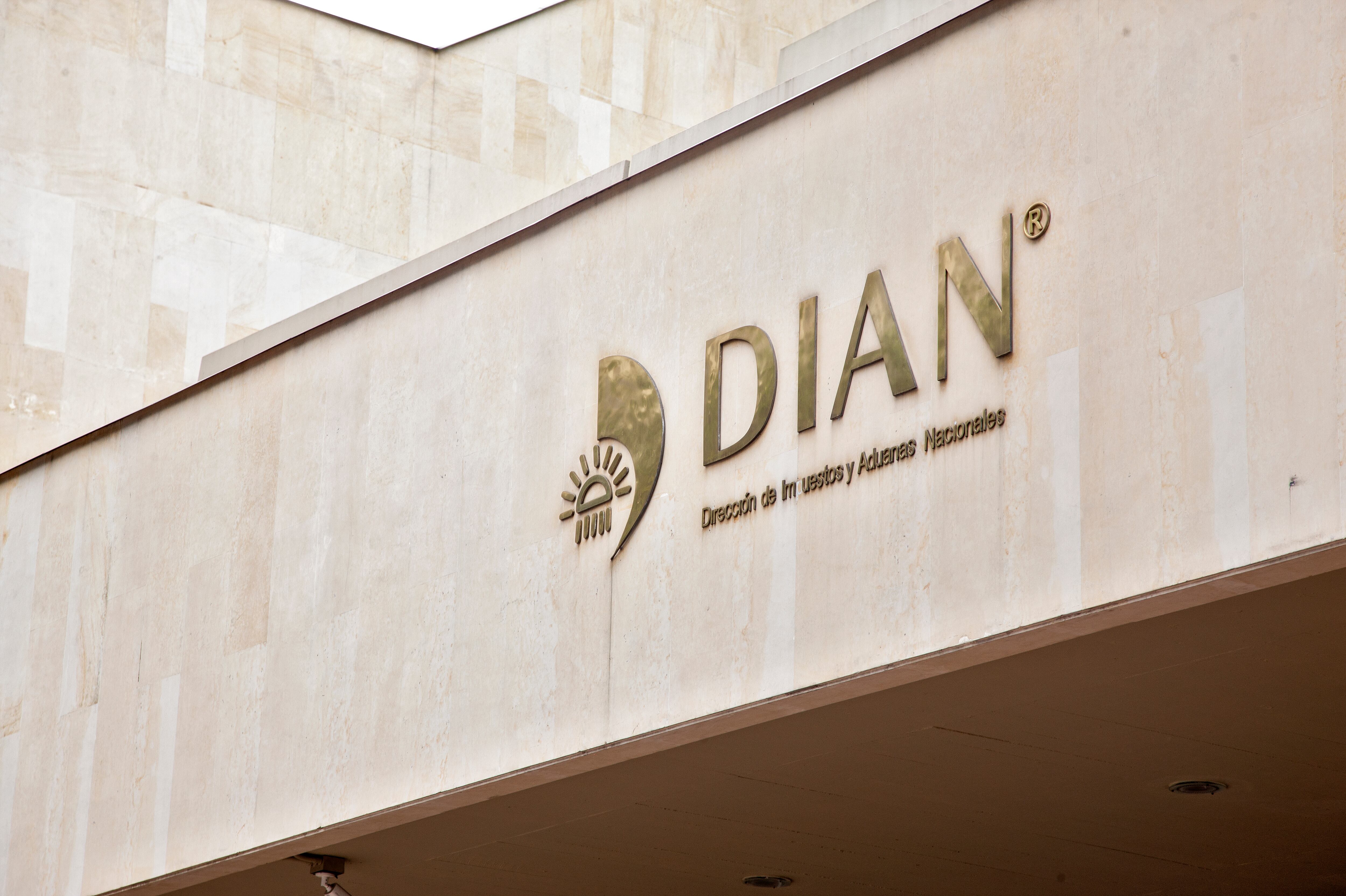 Fachada de la DIAN en Bogotá