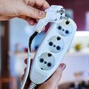 Los cortes de luz pueden tener diversas causas, tanto externas como internas al sistema eléctrico.