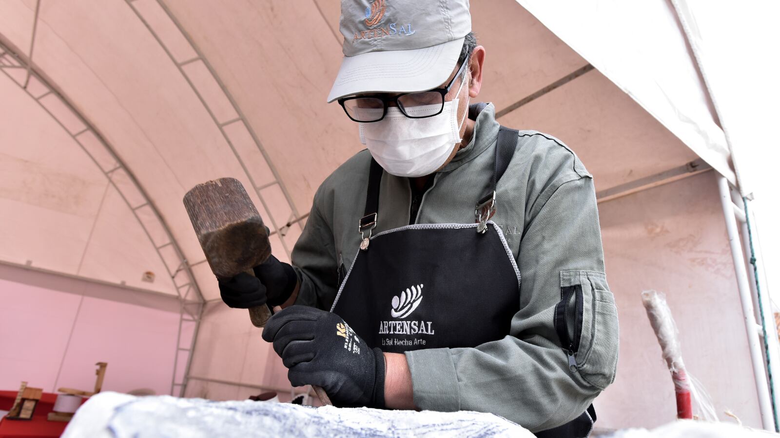 El SENA, la Organización Internacional del Trabajo y el Programa de las Naciones Unidas para el Desarrollo lanzan esta iniciativa para contribuir a la integración laboral de los venezolanos radicados en el país.