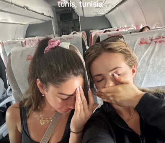 La aerolínea tuvo que agendarles un vuelo con destino a Francia