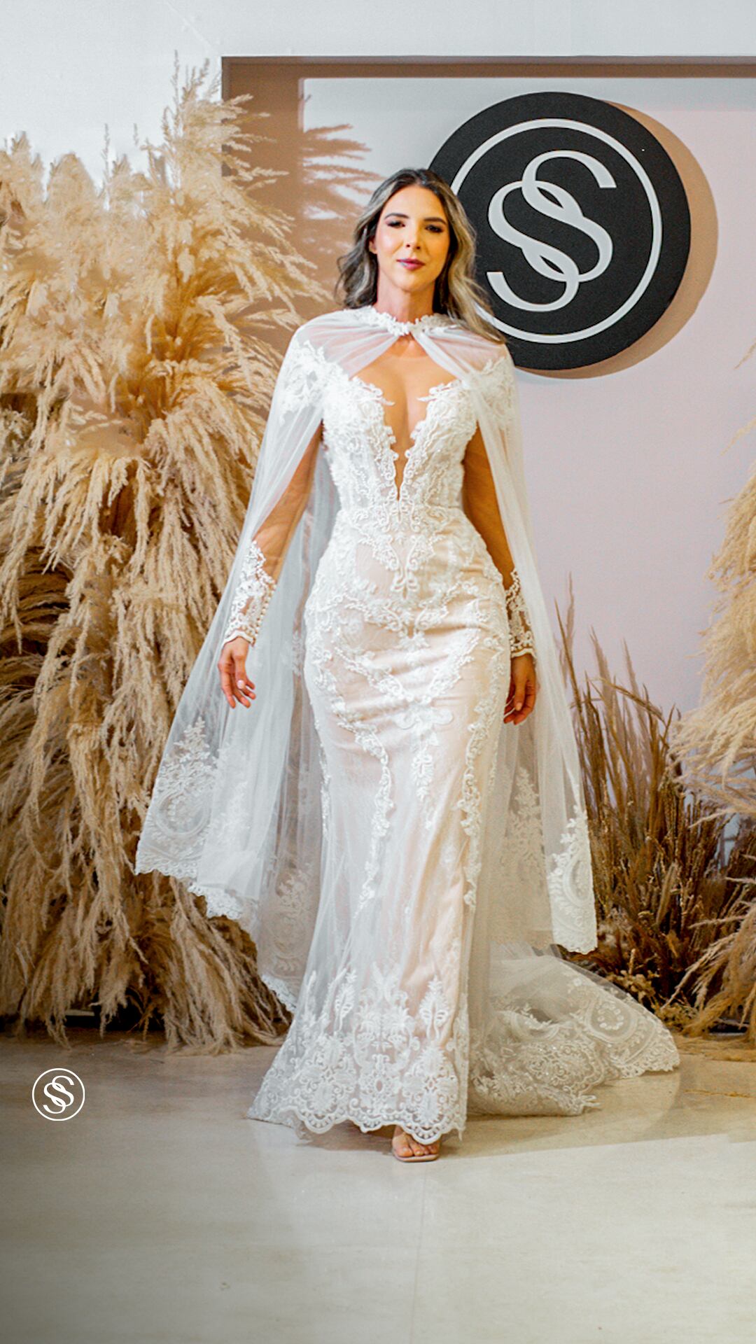 Los dos primeros niveles están dedicados a la ropa femenina y a los vestidos de novia diseñados para ambientes naturales.