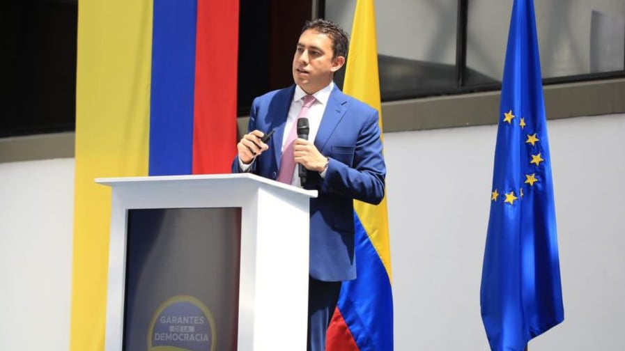 El registrador Alexander Vega durante el evento que oficializa el respaldo de la Misión de Observación Electoral de la Unión Europea.