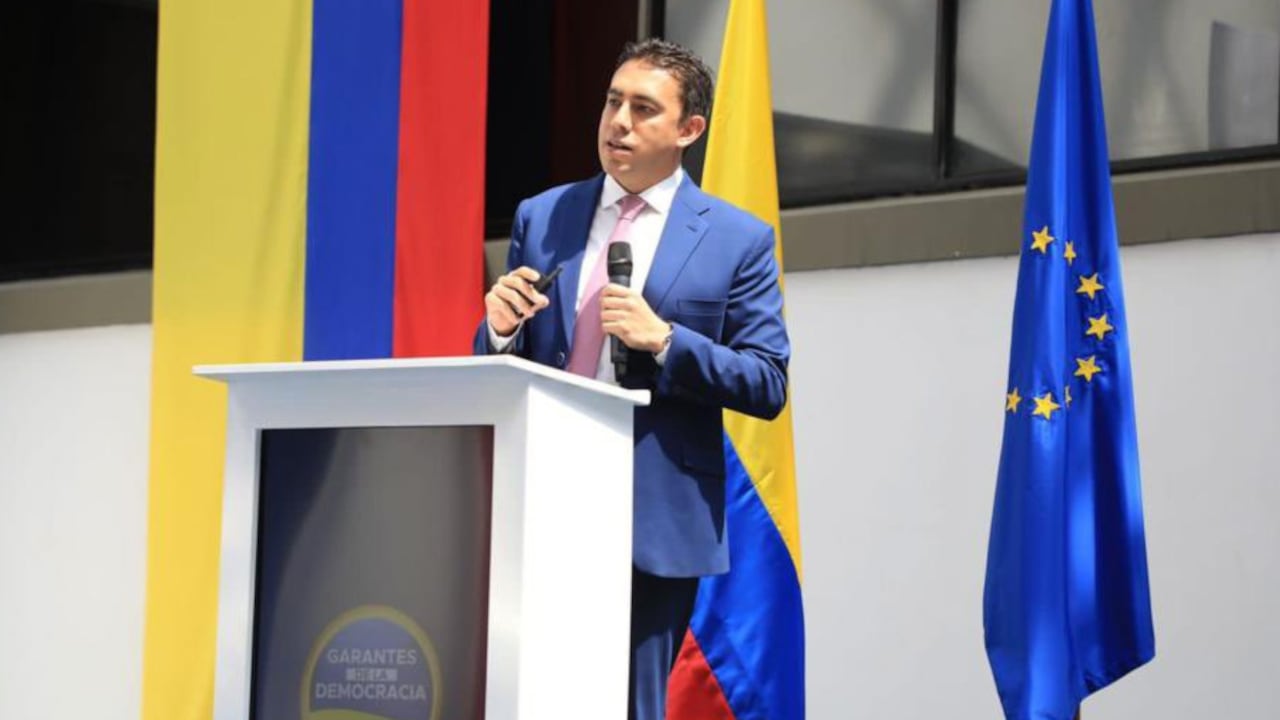 El registrador Alexander Vega durante el evento que oficializa el respaldo de la Misión de Observación Electoral de la Unión Europea.