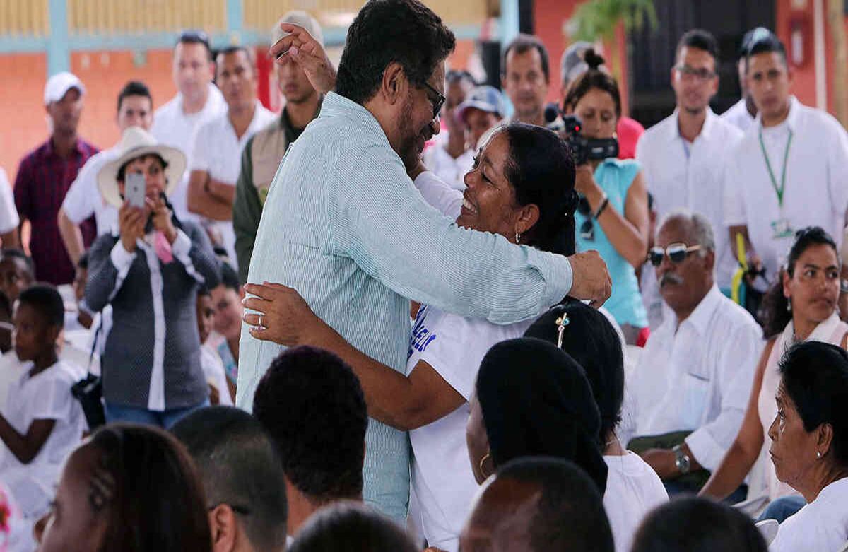 Las FARC encararon de nuevo su pasado y volvieron al lugar donde cometieron la primera masacre de su historia: La Chinita. Un humilde sector del barrio Obrero de Apartadó, donde un comando armado de la guerrilla irrumpió una verbena popular y abrió fuego. Allí, en un solemne acto varios miembros del secretariado, entre ellos, Iván Márquez, pidieron perdón a las víctimas después de 24 años.  Foto: Archivo Particular 