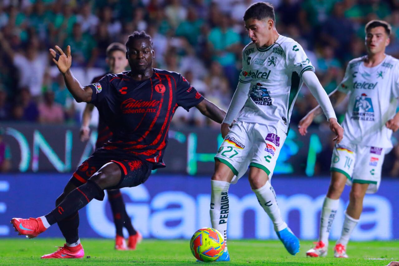 LEON, MEXICO - MARCH 1: Frank Boya (L) of Tijuana and Angel Estrada (R) of Leon compete for the ball during the 10th round match between Leon and Tijuana as part of the Torneo Clausura 2025 Liga MX at Leon Stadium on March 1, 2025 in Leon, Mexico. (Photo by Cesar Gomez/Jam Media/Getty Images)