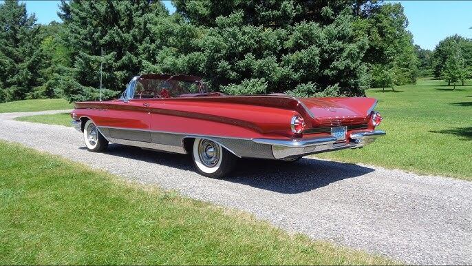 Buick Electra de la década de 1960 en perfecto estado, imagen ilustrativa del modelo hallado en el río.