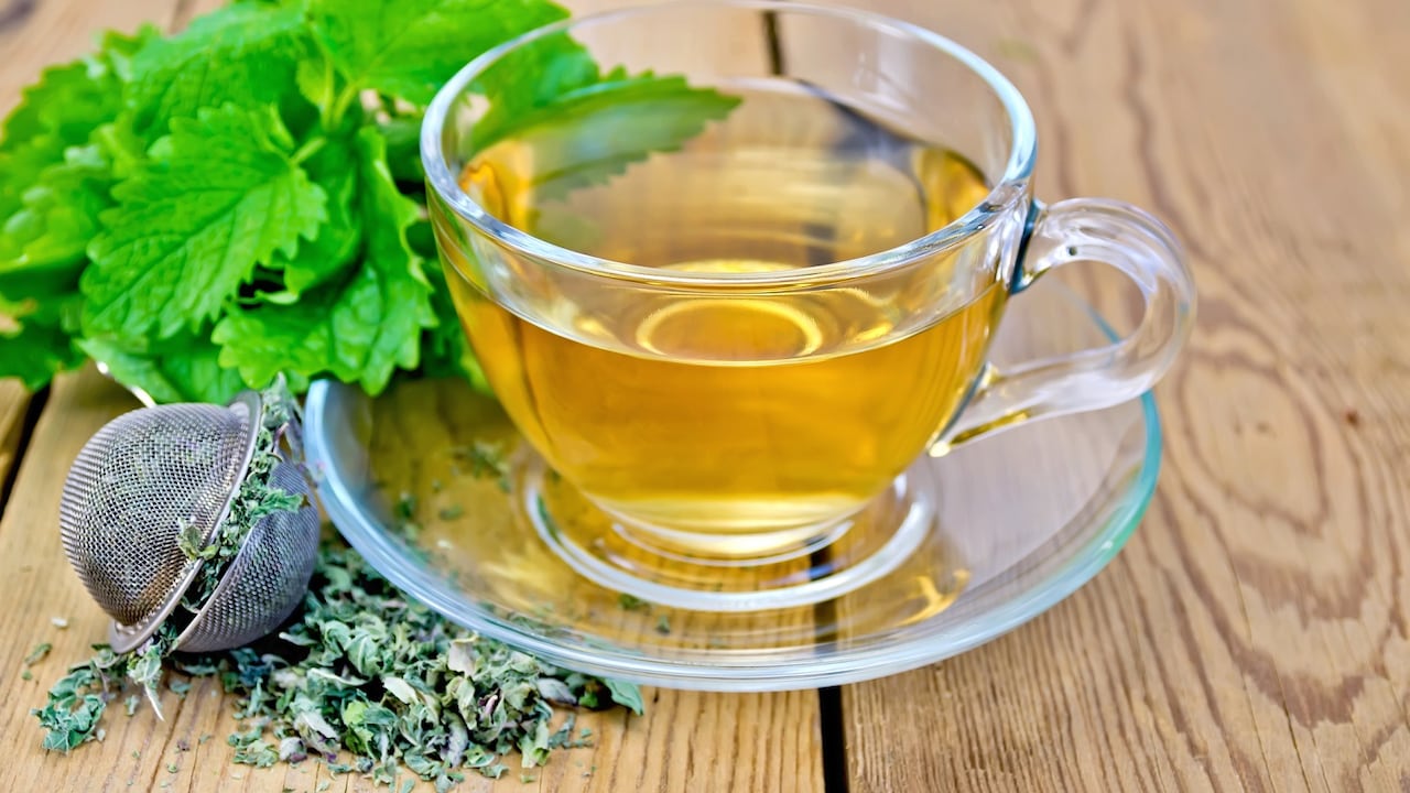 El toronjil es utilizado para calmar la ansiedad y el estrés.