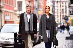 Treat Williams y Jennifer Lopez en la grabación de 'Second Act' in SoHo el 5 de diciembre de 2017 en Nueva York. (Foto por James Devaney/GC Images)
