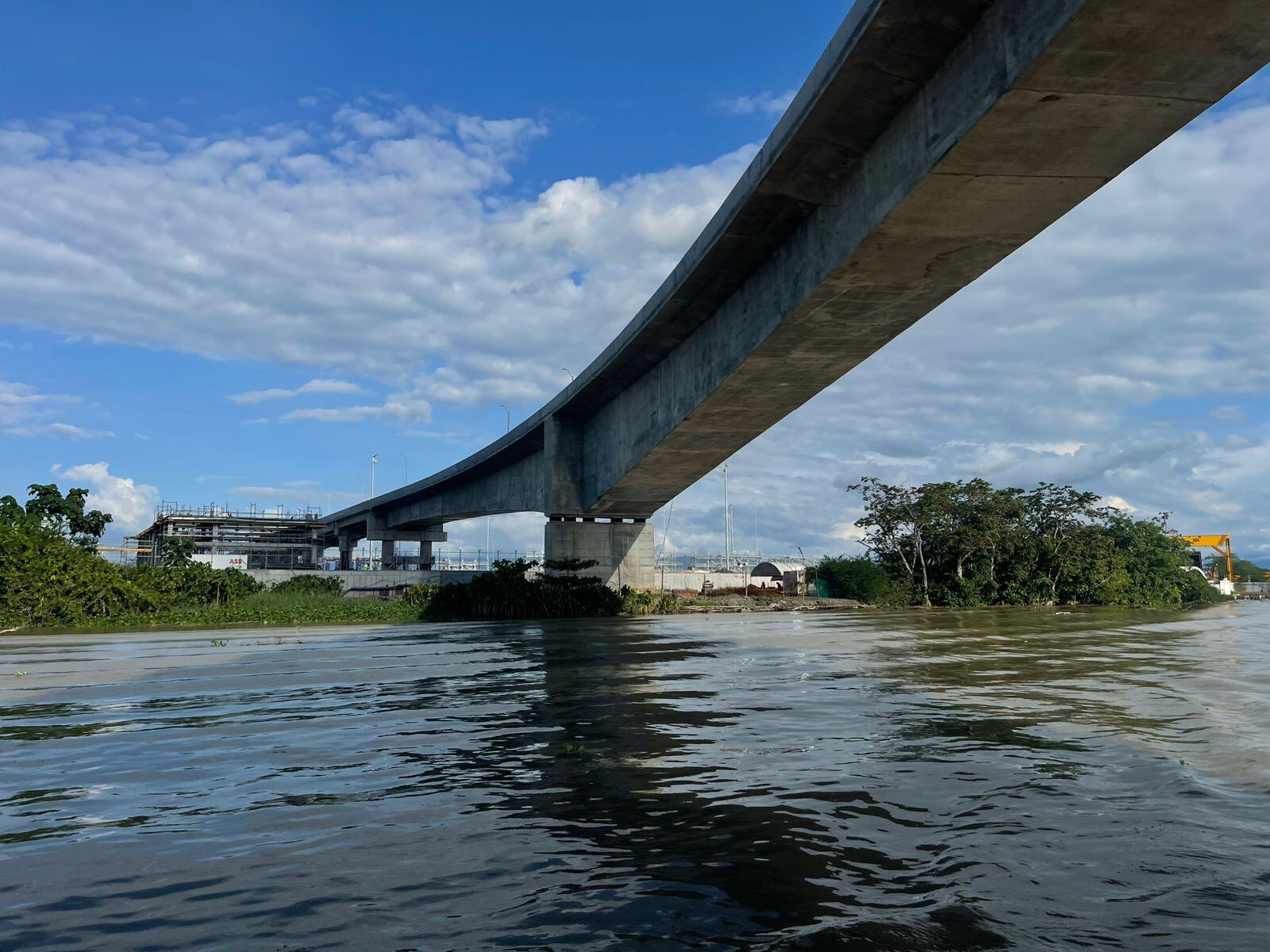 Víaducto de 4 kilómetros sobre el río León, en Puerto Antioquia.