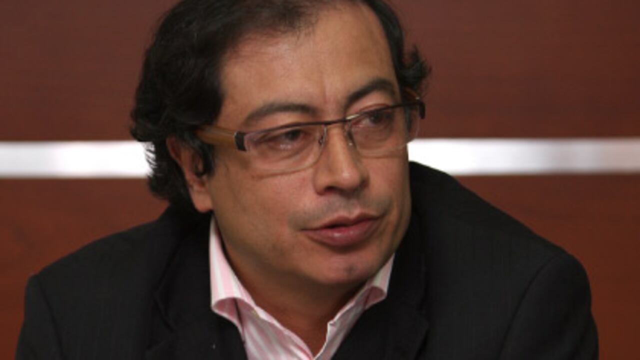 Gustavo Petro insiste en que las directivas del Polo, en cabeza del anapismo, han tomado represalias contra él y su equipo político por haber denunciado hechos de corrupción en la contratación distrital en Bogotá.