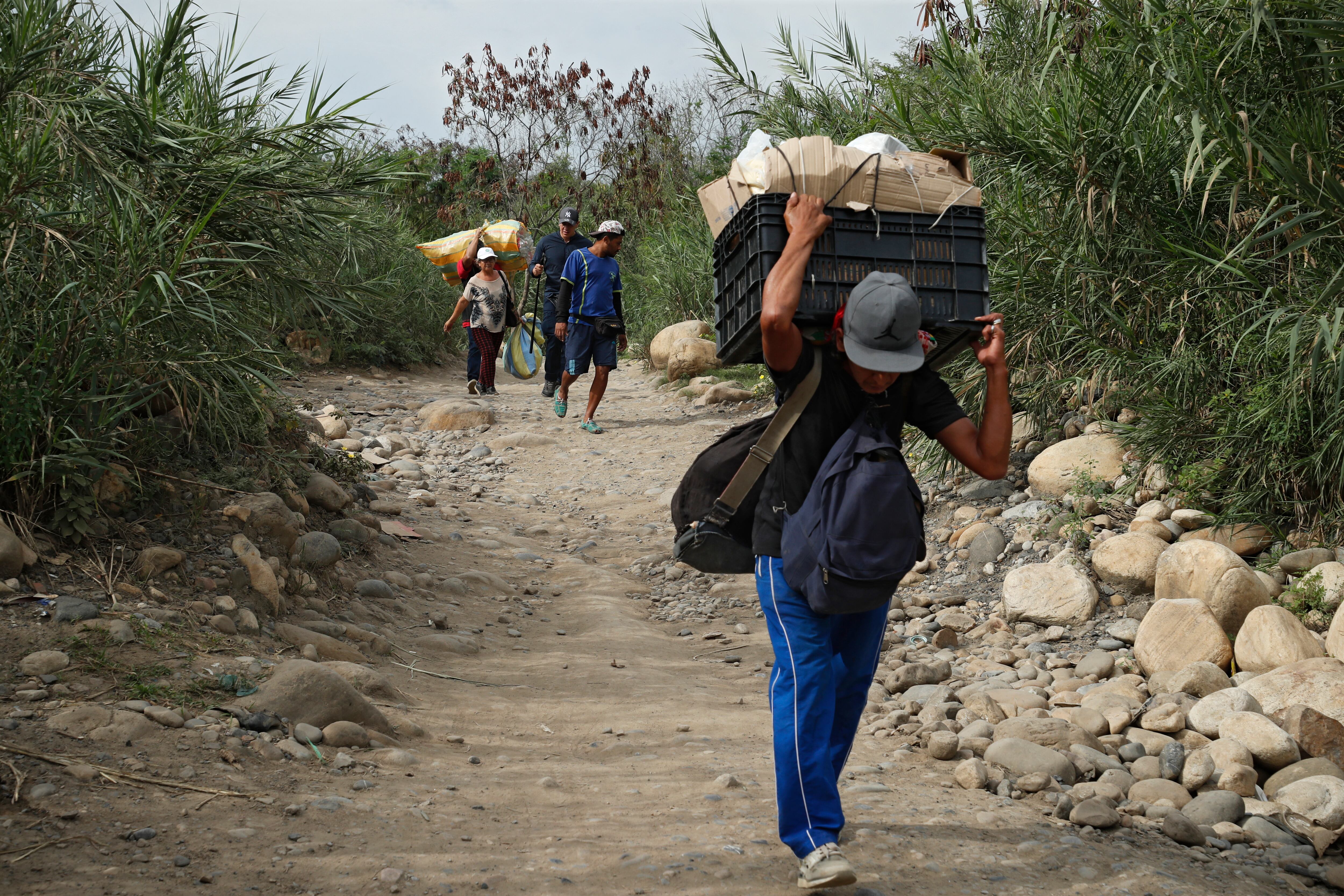 Paso por las trochas de los trocheros después de la Reapertura de la frontera de la zona metropolitana de Cúcuta con Venezuela 
Enero 24 del 2023
Foto Guillermo Torres Reina / Semana