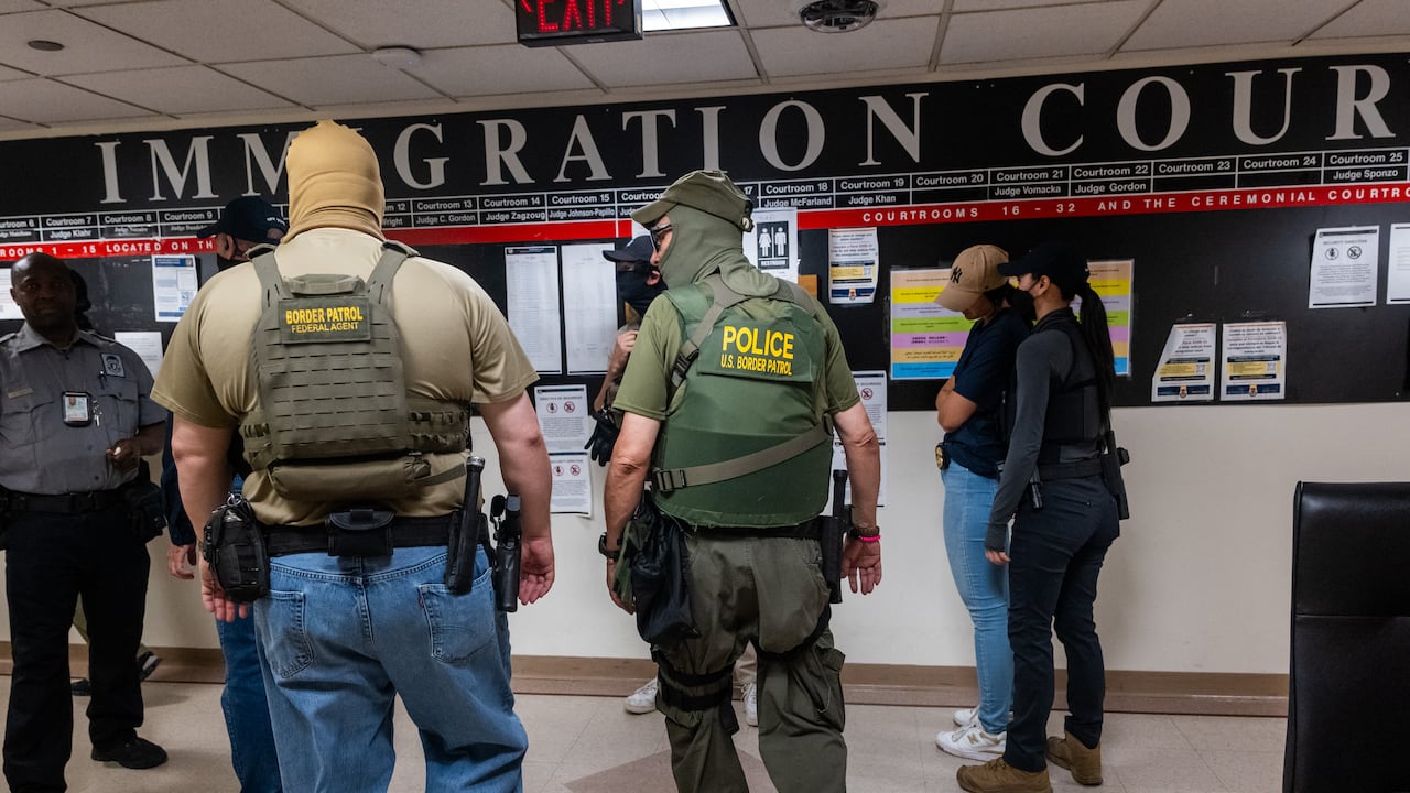 Fue detenido tras confirmar que su permanencia en ese país, luego de pagar una condena por narcotráfico, es ilegal.