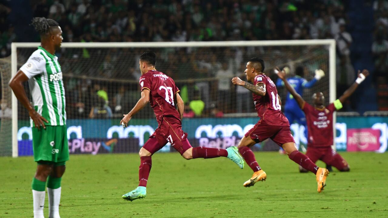 MEDELLÍN-COLOMBIA,03-02-2022:Gustavo Ramirez del Deportes Tolima celebra su gol contra el Atlético Nacional durante partido por la fecha 4 entre Atlético Nacional y Deportes Tolima como parte de la Liga BetPlay DIMAYOR I 2022 jugado en el estadio Atanasio Girardot de Medellín. /Gustavo Ramirez of Deportes Tolima celebrates after scoring a goal agaisnt of Atletico Nacional during match for the date 4 between Atletico Nacional and Deportes Tolima as part BetPlay DIMAYOR League I 2022 played at Atanasio Girardot stadium in Medellin. Photo: VizzorImage / Luis Benavides / Contribuidor