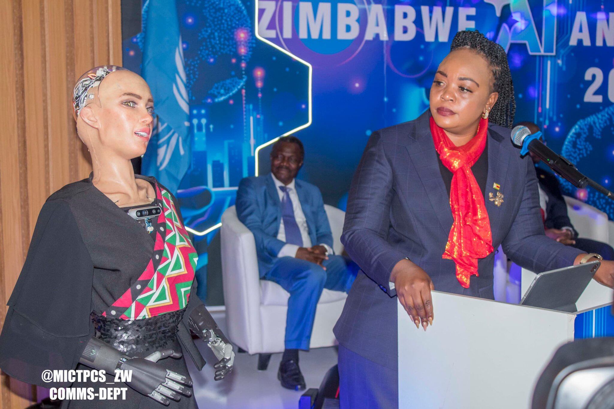 La ministra Tatenda A. Mavetera instó a invertir en talento local para desarrollar robótica avanzada e IA en Zimbabue.
