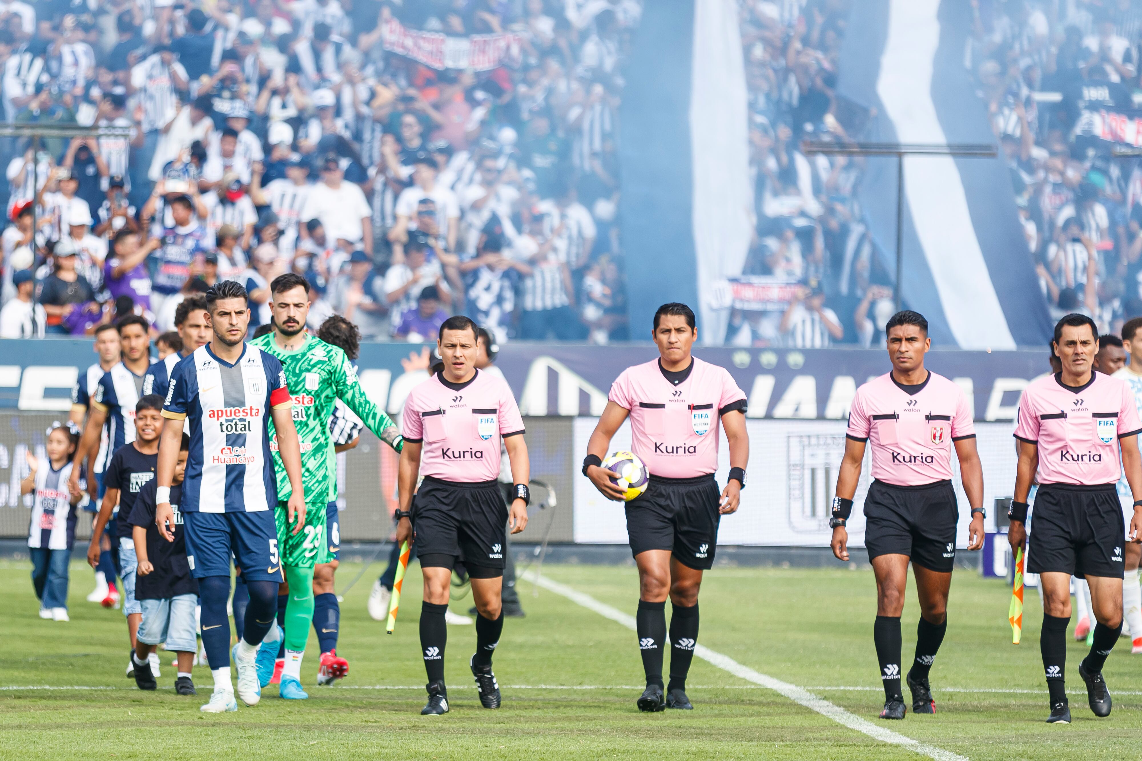 Parte del plantel de Alianza Lima