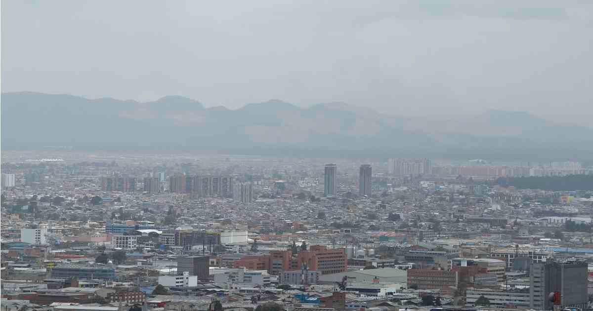 Así se vió desde la vía a La Calera, este jueves en la tarde, el sur de Bogotá. Foto: Guillermo Torres