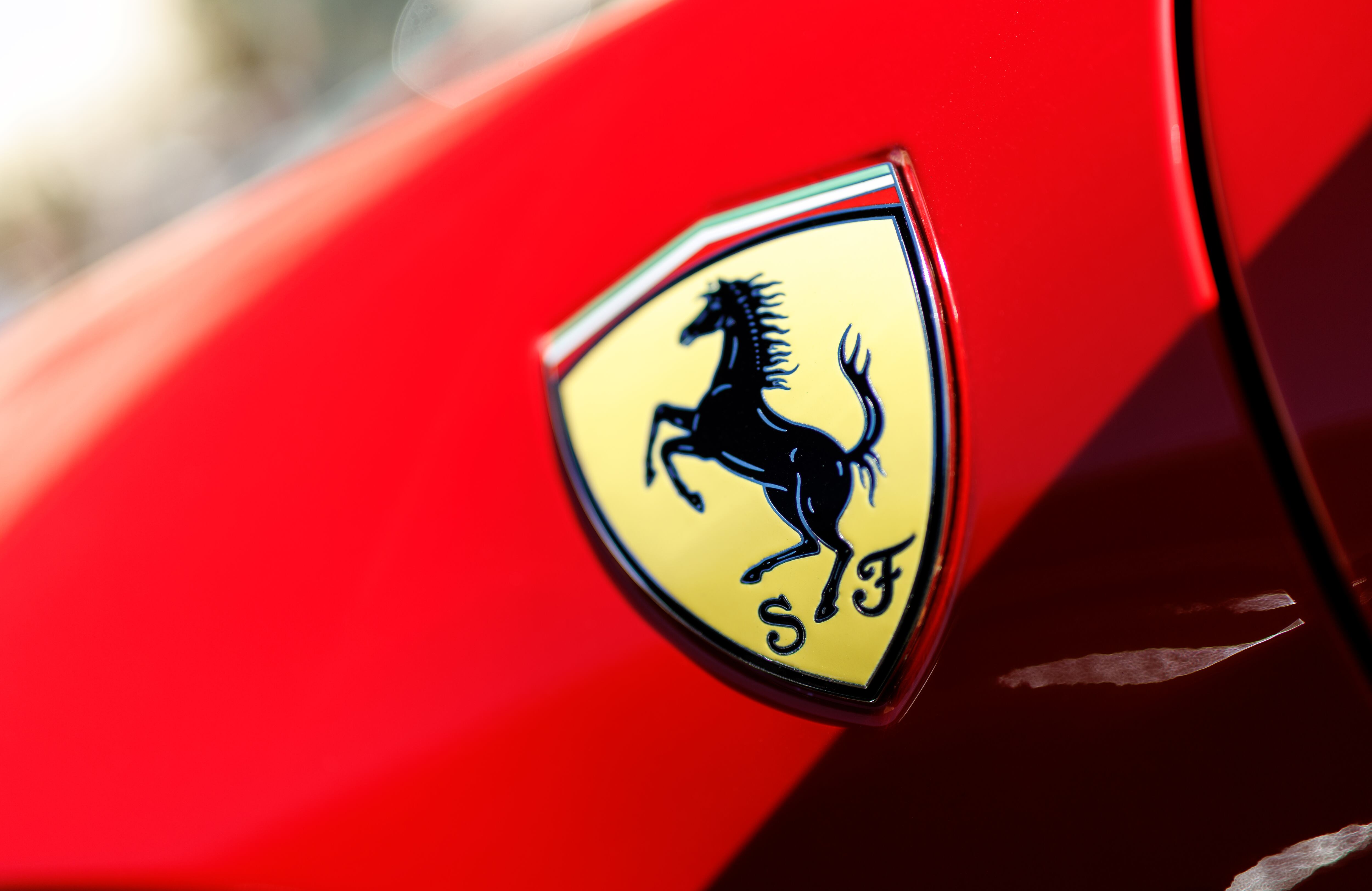 Ferrari tomó decisión para afrontar la carga arancelaria impuesta por Estados unidos a los vehículos importados.