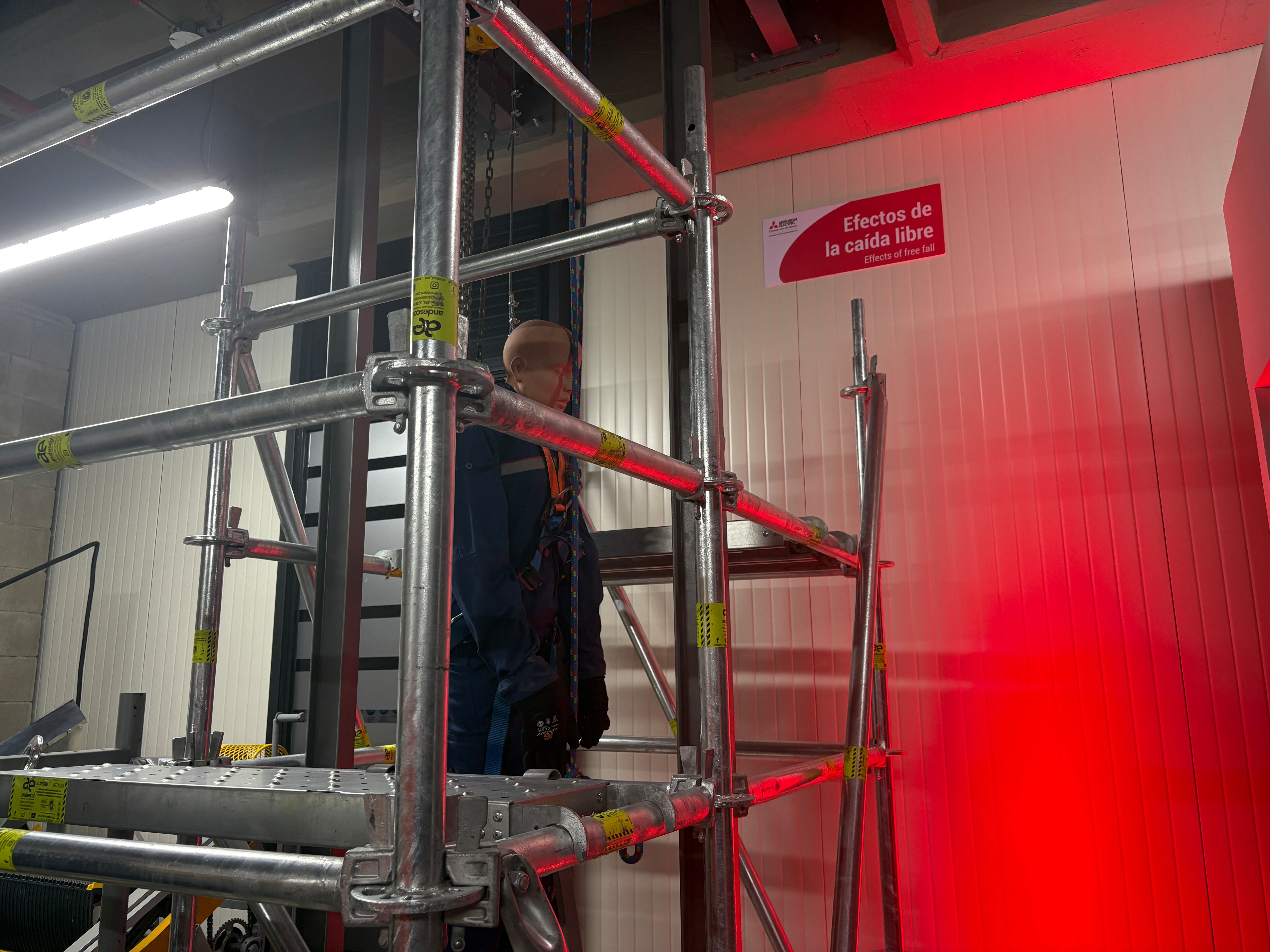 Estación de prueba en el nuevo centro de capacitación Mitsubishi Electric.