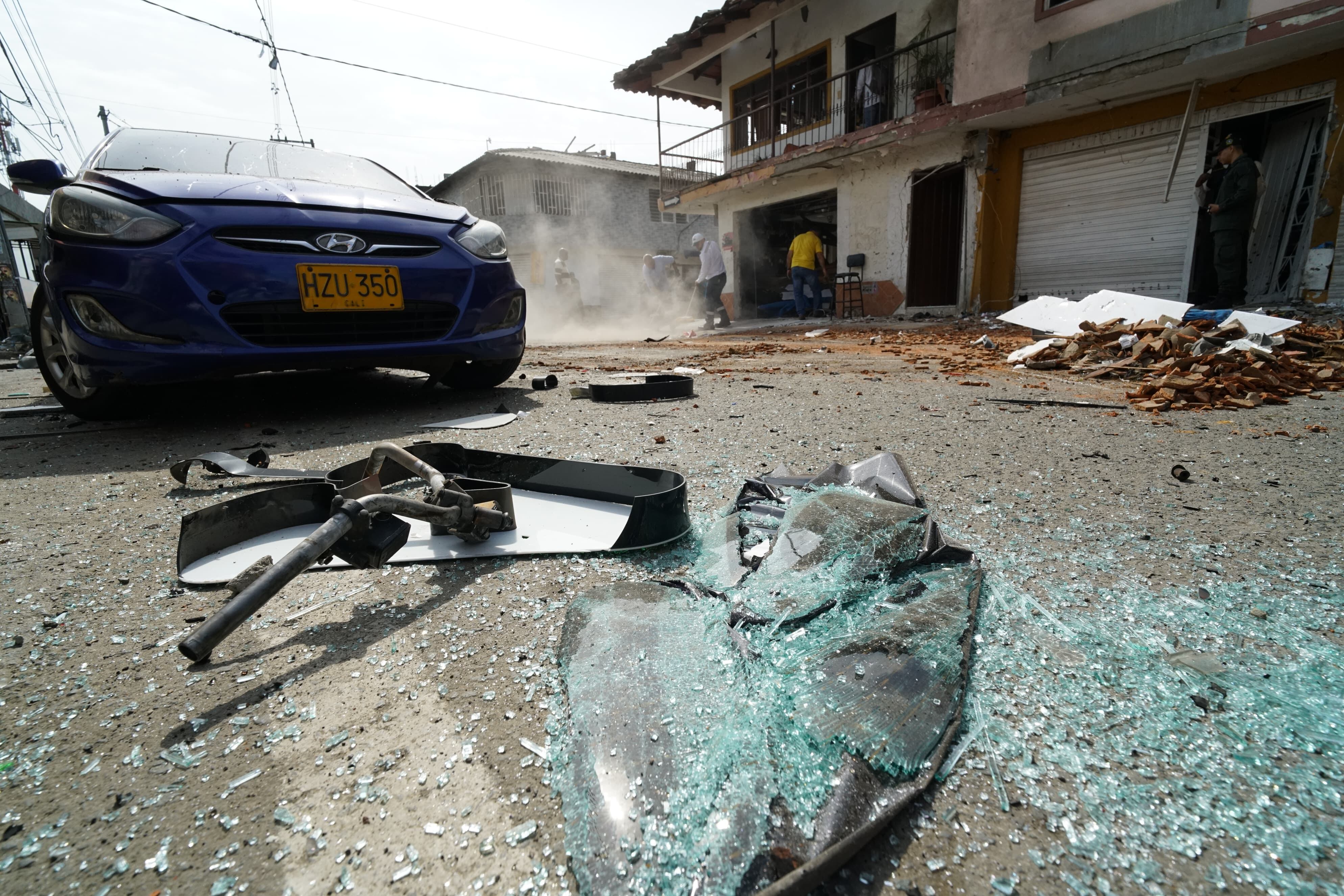 Atentado con una moto cargada de explosivos en jamundí Valle