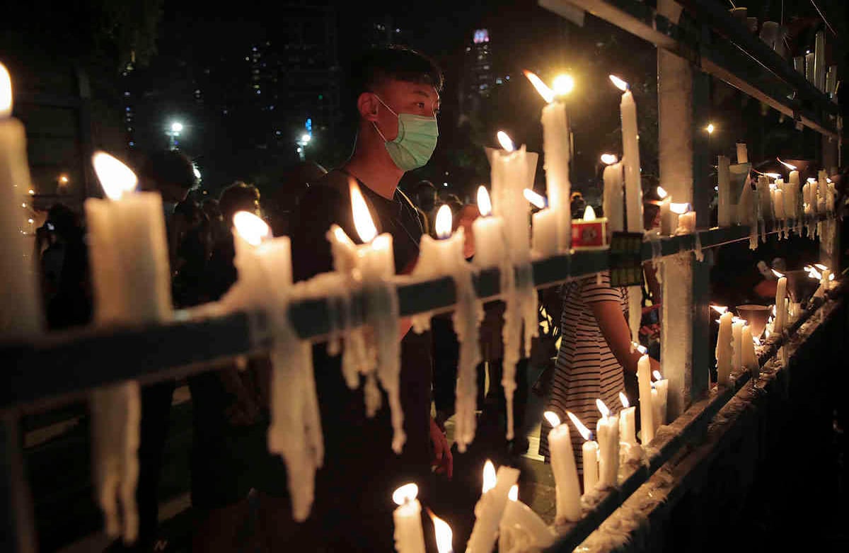 China está intensificando los controles sobre los disidentes mientras activistas prodemocráticos en Hong Kong y en otros lugares intentan celebrar el 31 aniversario del aplastamiento del movimiento en la Plaza Tiananmen de Beijing. (Foto AP / Kin Cheung)