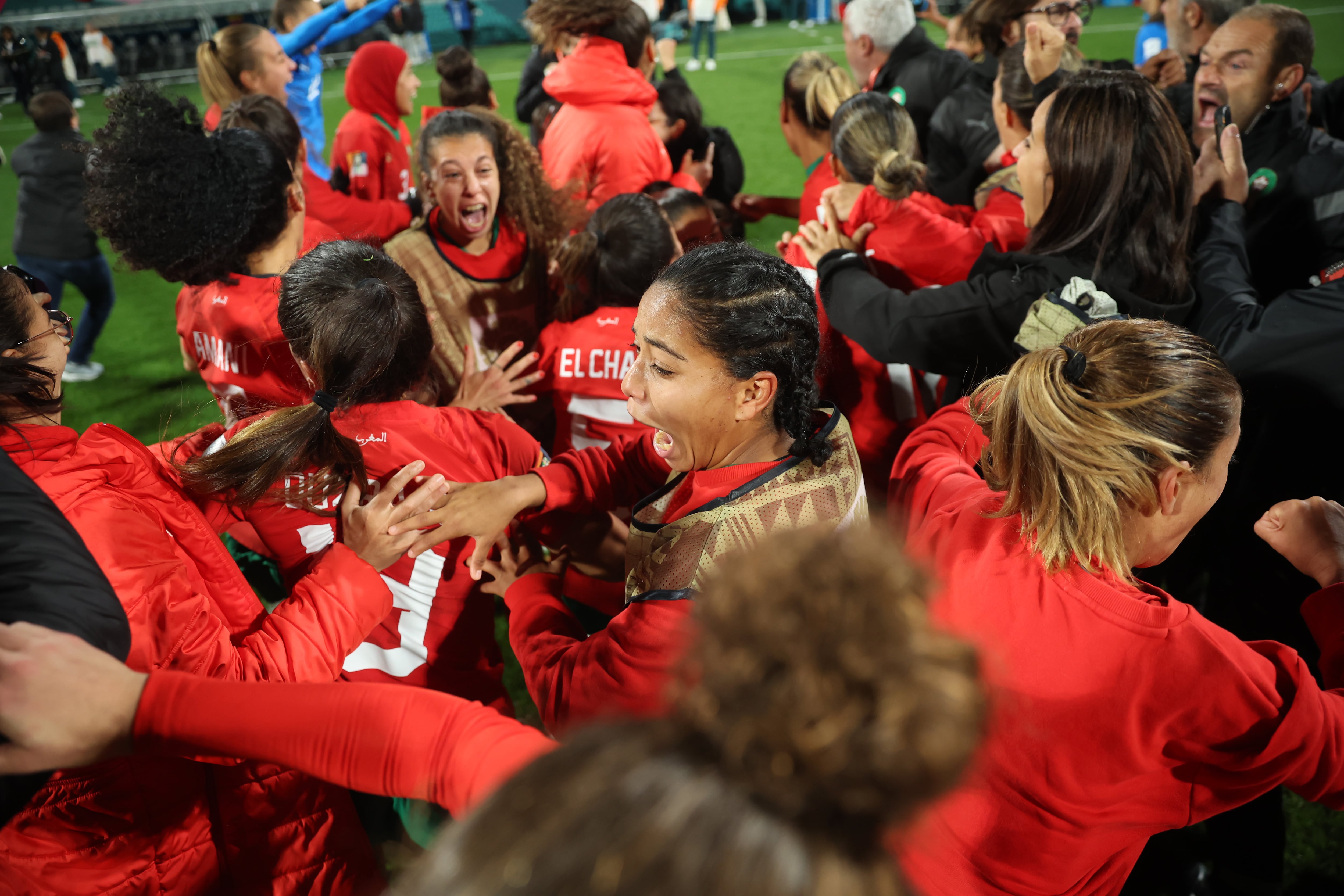 Las jugadoras de Marruecos celebran el avance a la etapa eliminatoria después de la victoria por 1-0 en el partido del Grupo H de la Copa Mundial Femenina de la FIFA Australia y Nueva Zelanda 2023 entre Marruecos y Colombia en el Estadio Rectangular de Perth el 3 de agosto de 2023 en Perth, Australia. (Foto de Alex Grimm - FIFA/FIFA vía Getty Images)