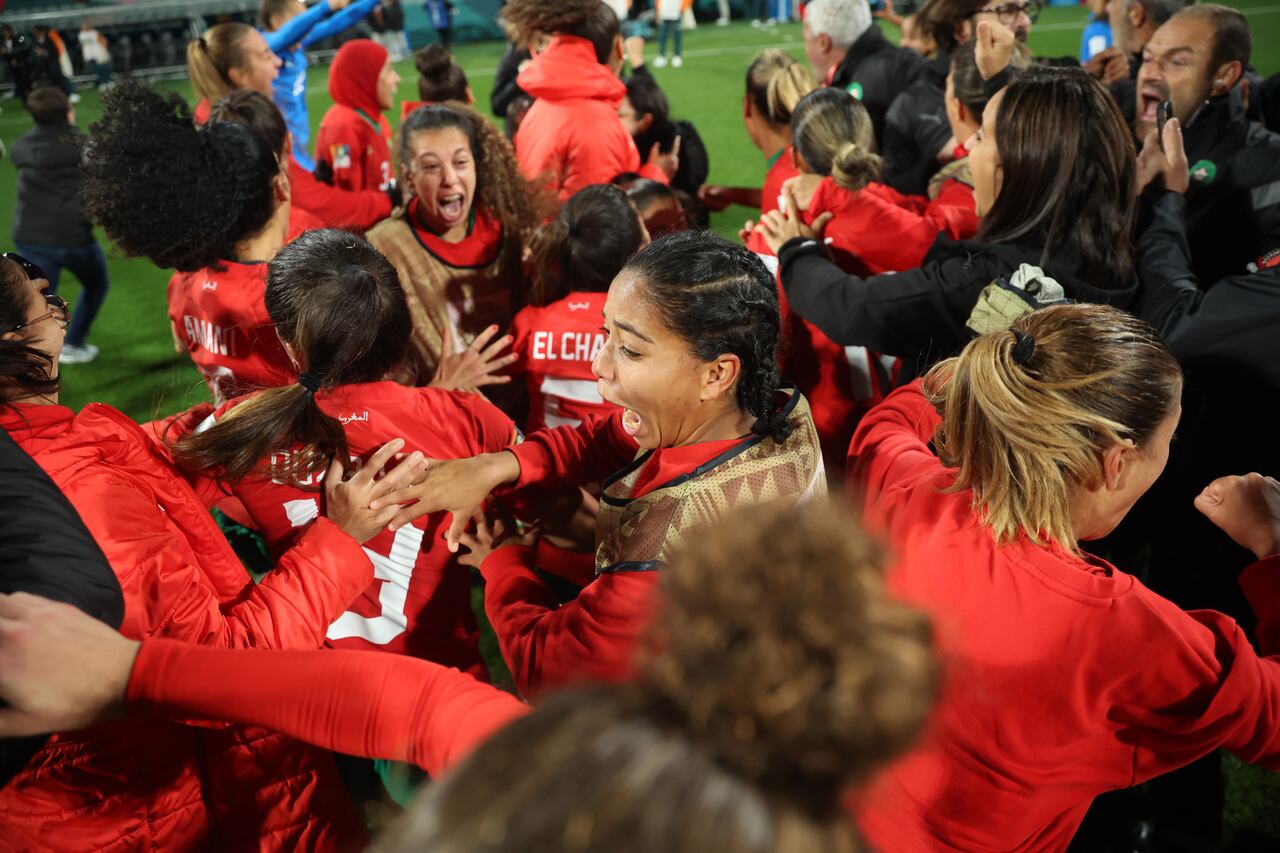 Las jugadoras de Marruecos celebran el avance a la etapa eliminatoria después de la victoria por 1-0 en el partido del Grupo H de la Copa Mundial Femenina de la FIFA Australia y Nueva Zelanda 2023 entre Marruecos y Colombia en el Estadio Rectangular de Perth el 3 de agosto de 2023 en Perth, Australia. (Foto de Alex Grimm - FIFA/FIFA vía Getty Images)