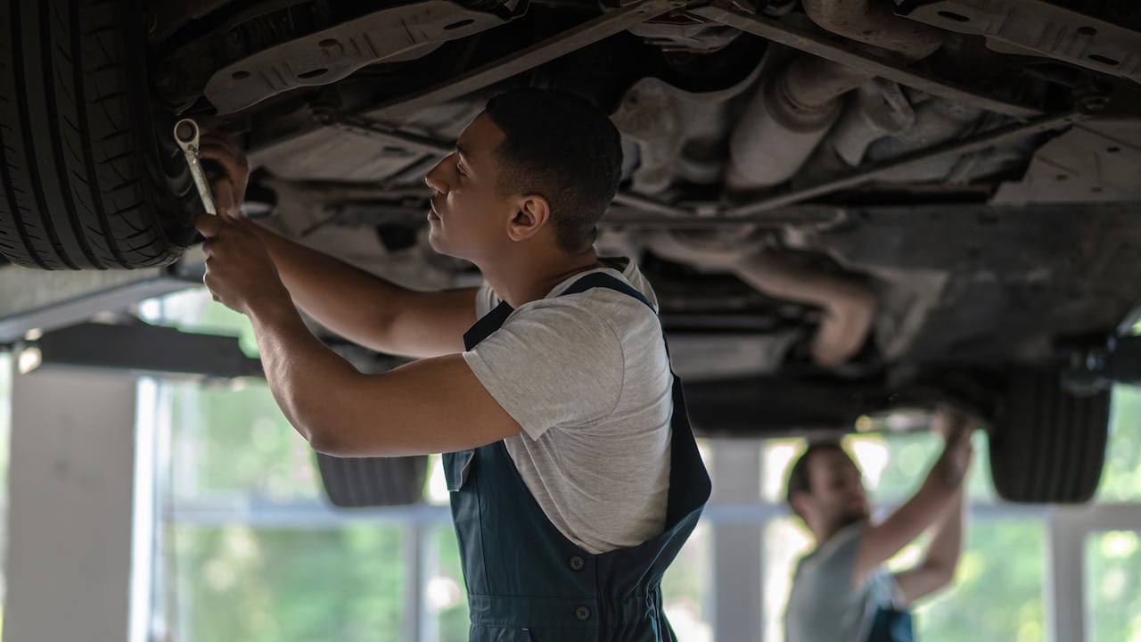 Algunos mecánicos pueden llegar mentir sobre el estado de los amortiguadores para ganar más dinero en las reparaciones.