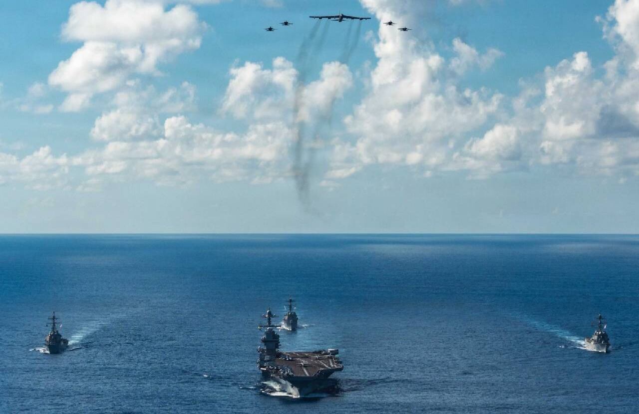 El Grupo de Ataque del Portaaviones Gerald R. Ford de la Armada de los Estados Unidos, que incluye el buque insignia USS Gerald R. Ford (CVN 78),
