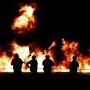 Los equipos de emergencia sofocaron el incendio unos minutos antes de las medianoche de este viernes lo que permitirá retirar los cadáveres calcinados y confirmar el número total de fallecidos y heridos.