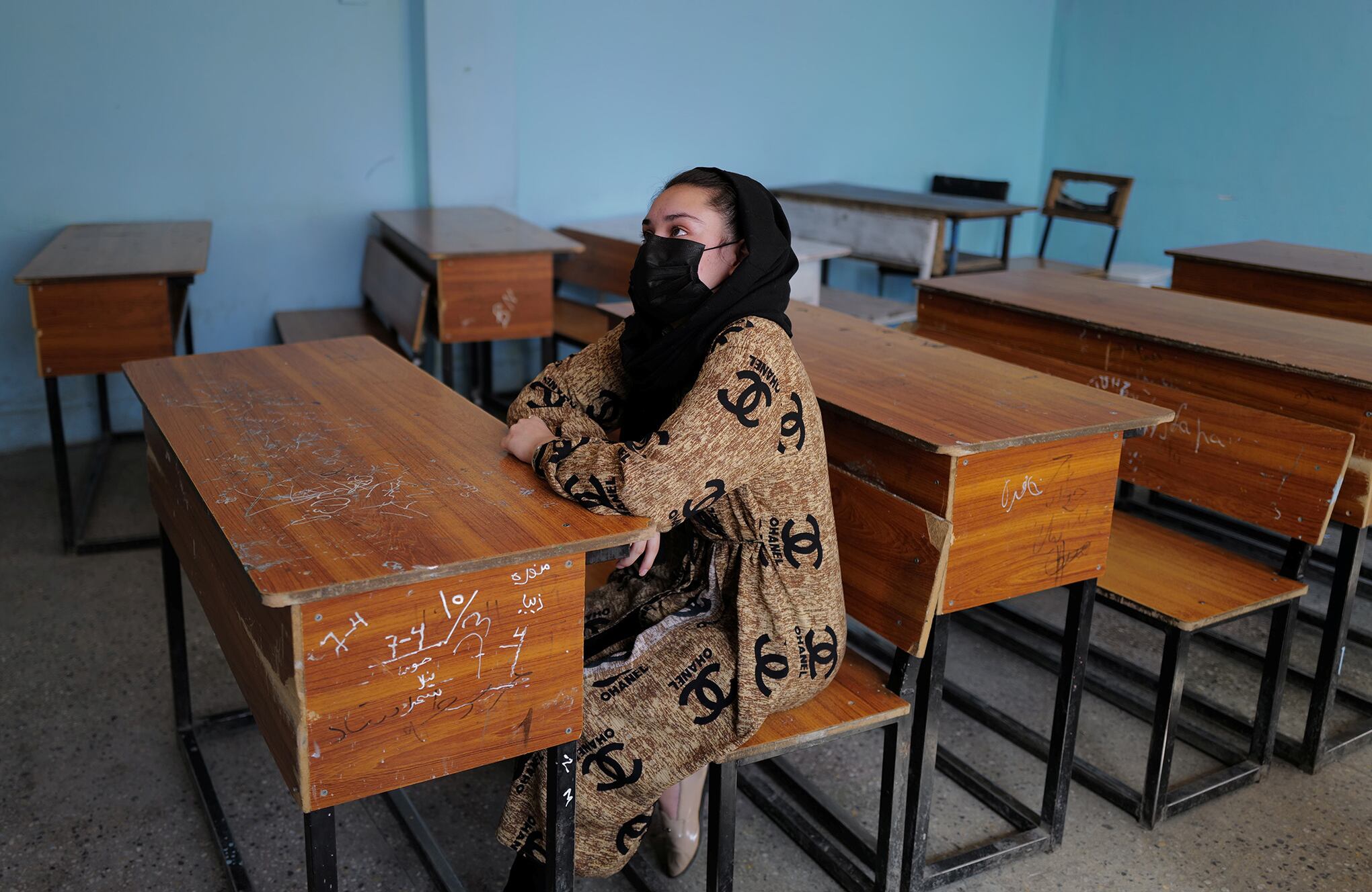 Niñas y mujeres afganas están desesperadas por volver a clase