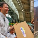 Polémica en Medellín por supuesta venta de computadores entregados por la Alcaldía.