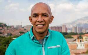 La Fiscalía General confirmó la captura de Córdoba y manifestó que junto con él fueron retenidos Álvaro Alonso Jaramillo y Libia Amanda Palacio Mena, todos con fines de extradición.