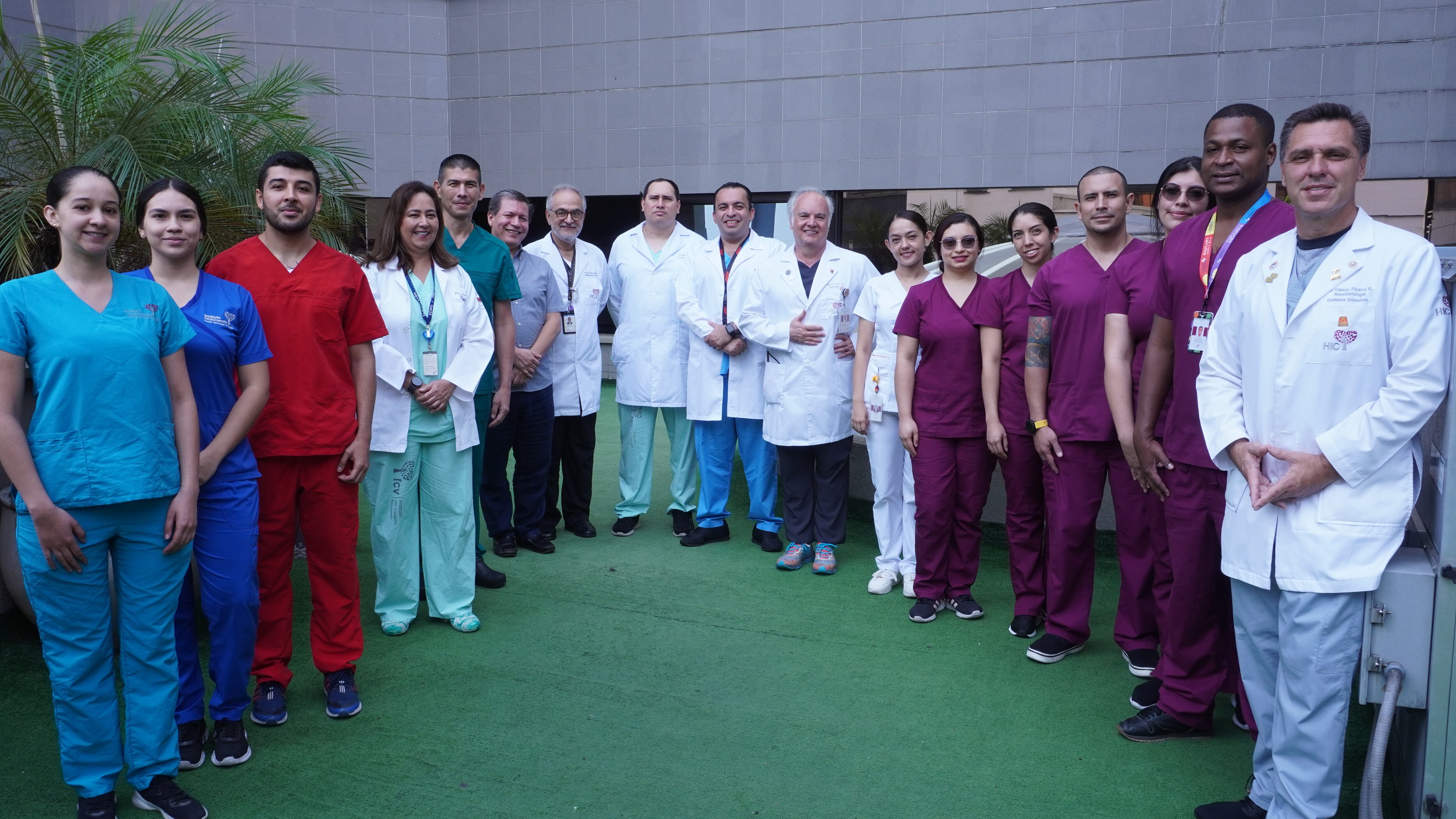 Equipo médico que participó en el trasplante pulmonar.
