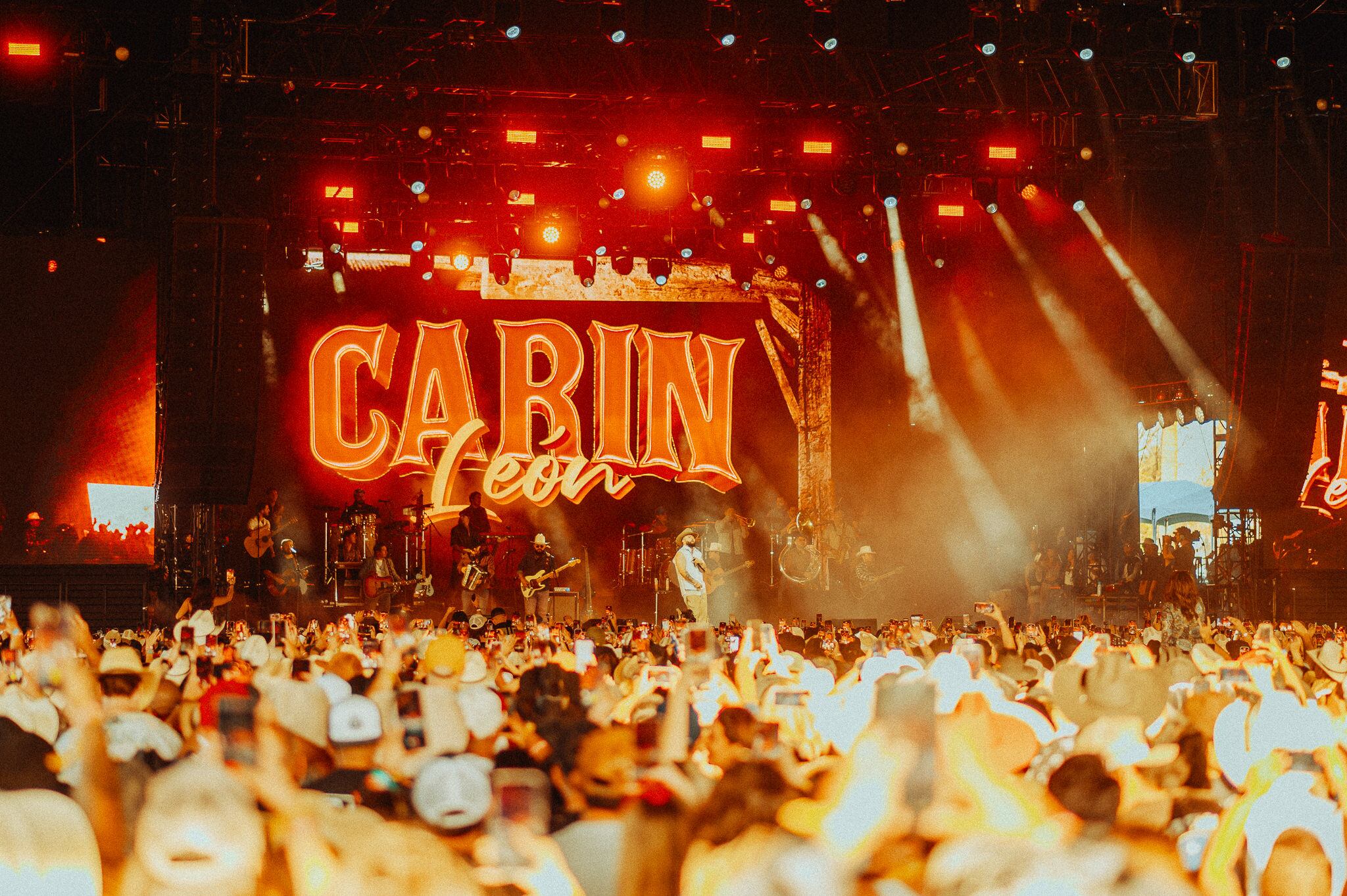 Carin León será el primer artista latino es presentarse en La Esfera de Las Vegas