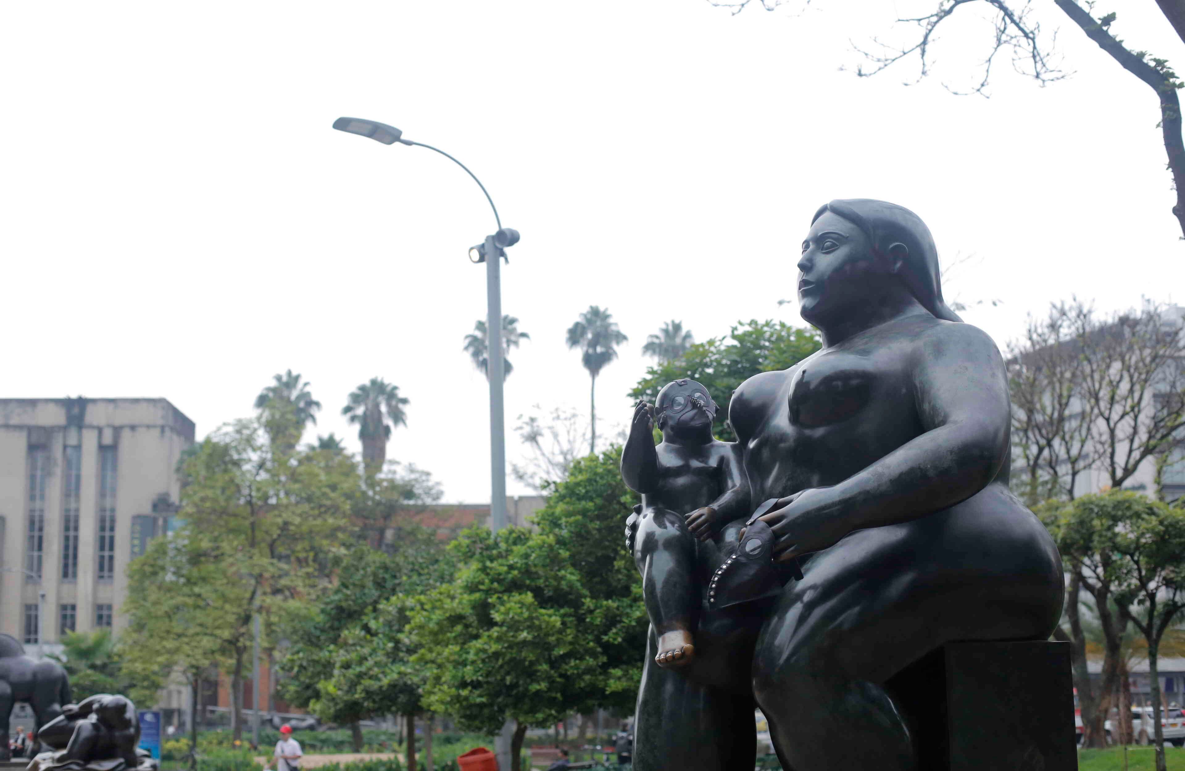 Las protestas de los gremios llegaron a su colmo el lunes cuando los volqueteros anunciaron que más de 1.200 volquetas estarían en paro. De esta manera se presionó a las autoridades, quienes tuvieron una reunión el lunes en la tarde, lo que finalmente llevó a tumbar las medidas. 