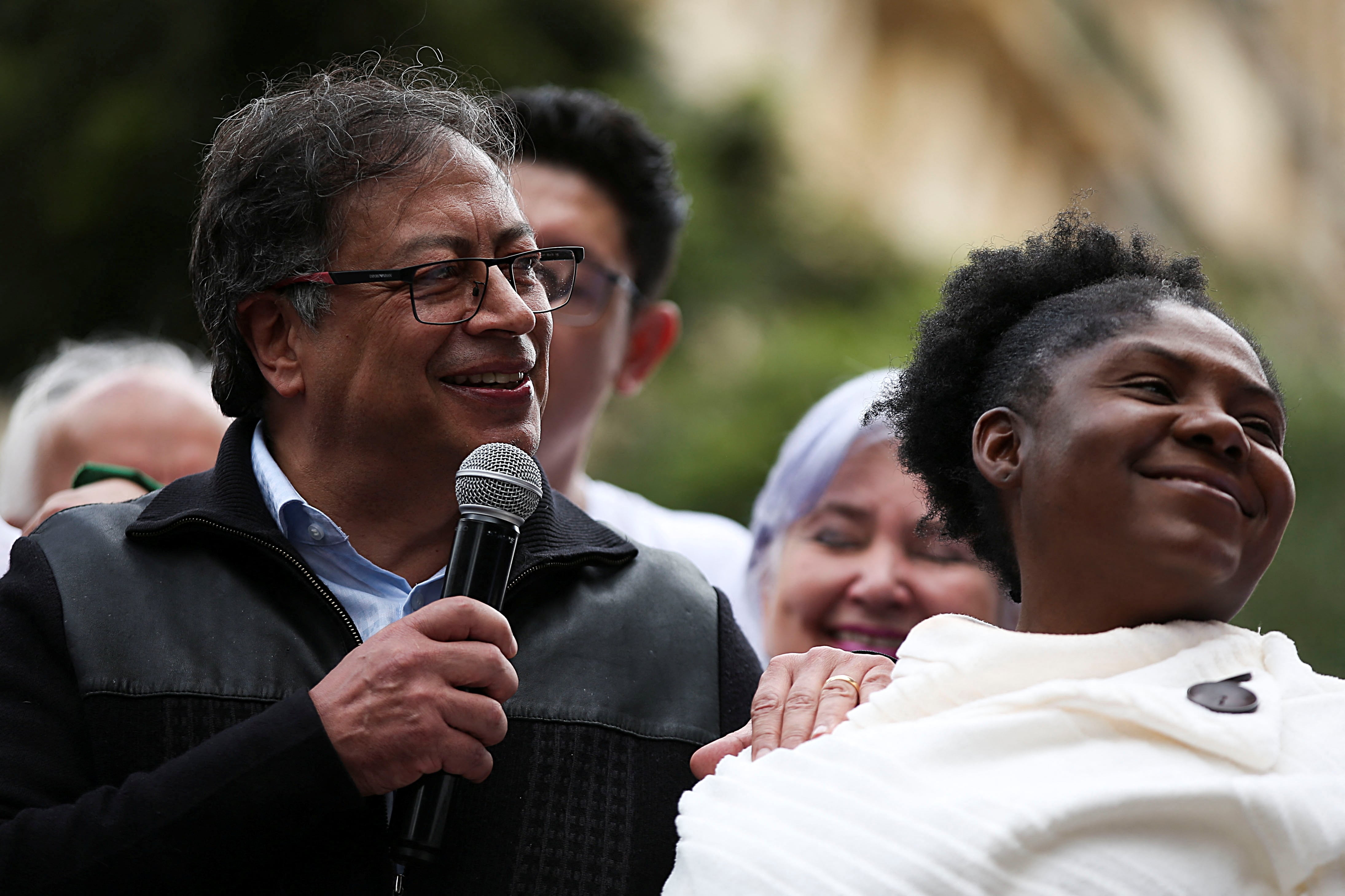 Francia Márquez pone en peligro a SEMANA y a sus periodistas con  falsedades: “Un medio de comunicación que manda información mentirosa y  racista”