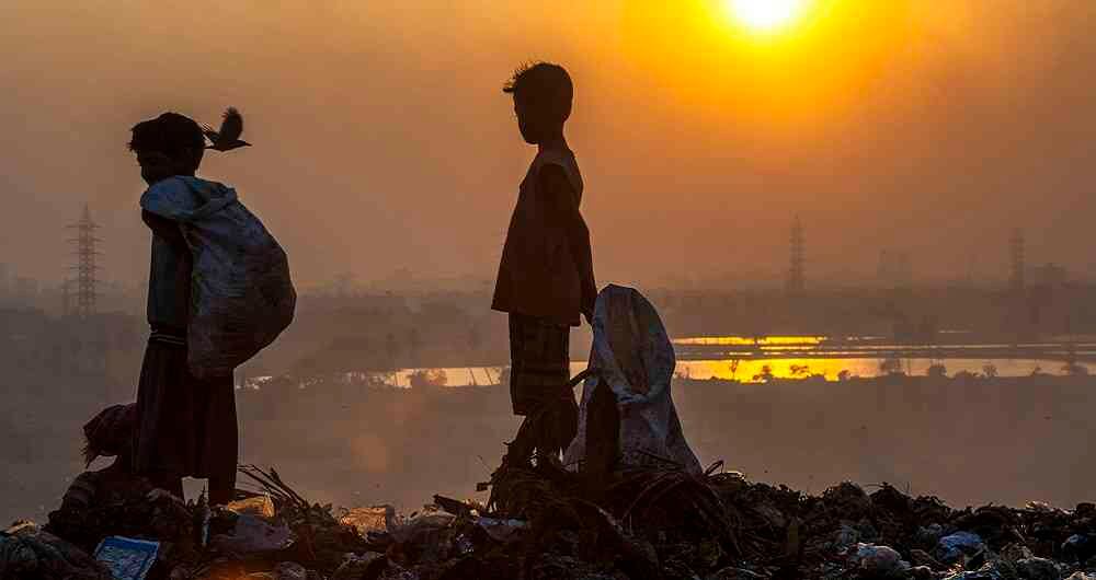 La desigualdad social, la pobreza y la violencia pueden afectar significativamente los niveles de felicidad en una región.